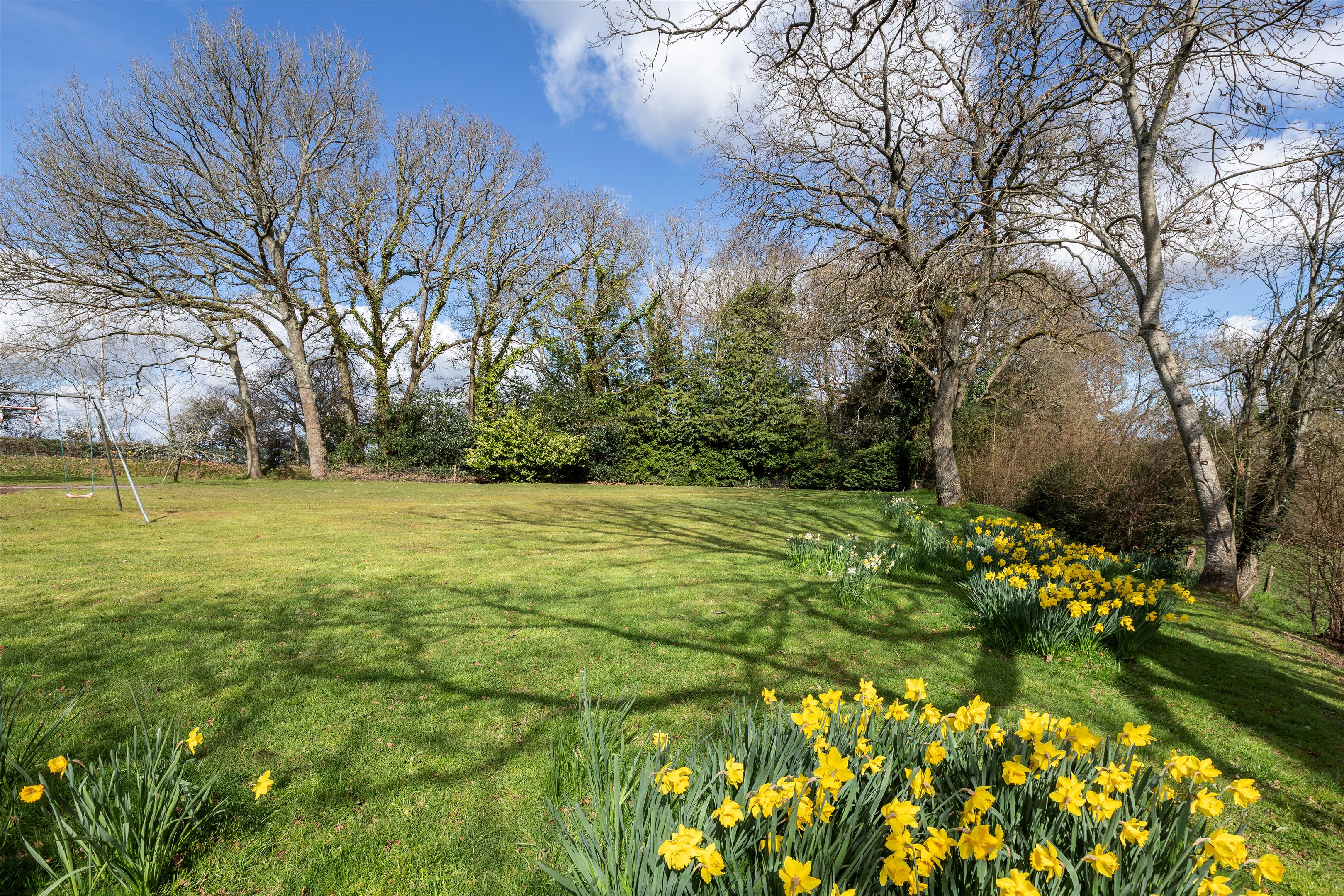 Hale House Lane, Churt, Farnham, Surrey GU10