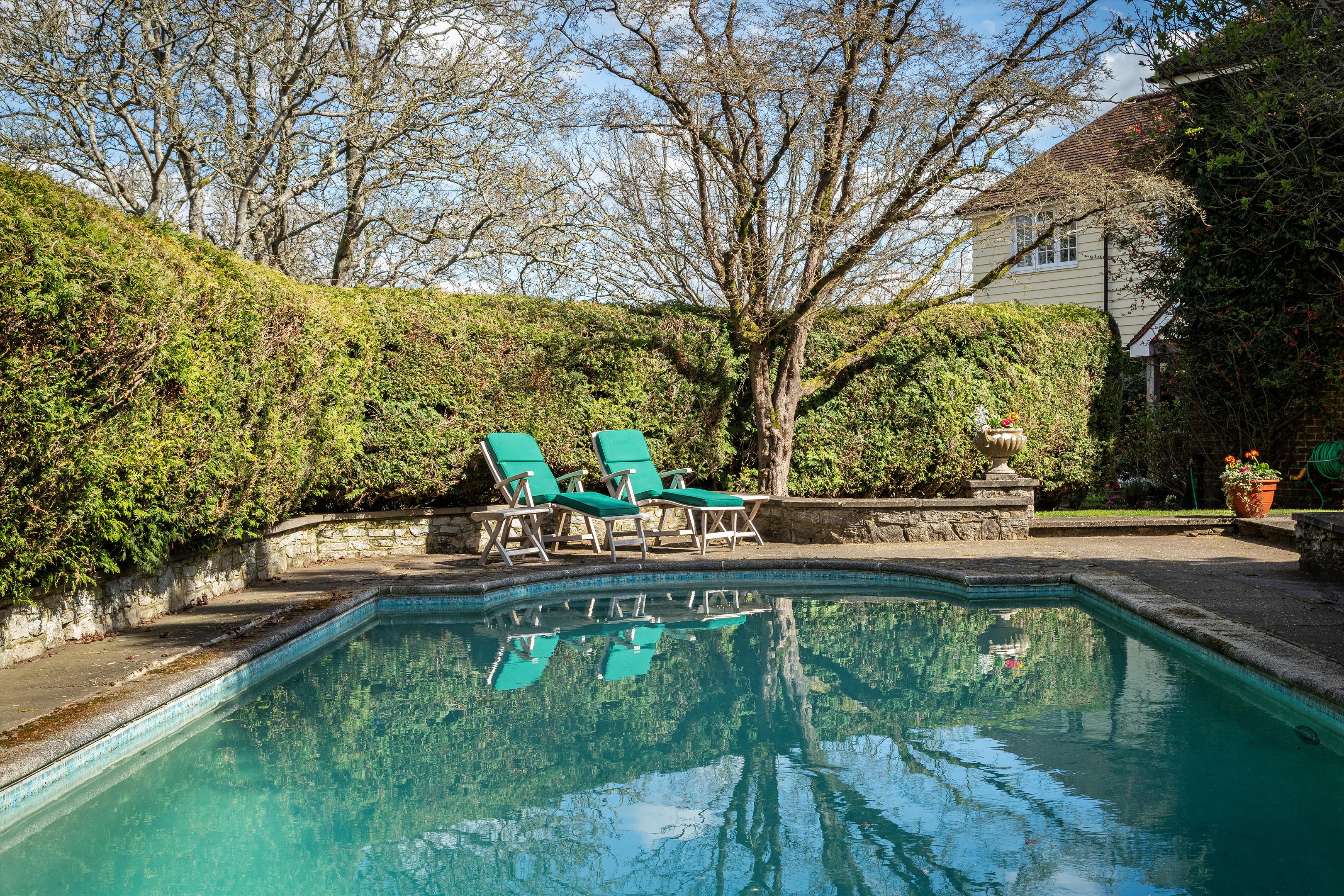 Hale House Lane, Churt, Farnham, Surrey GU10