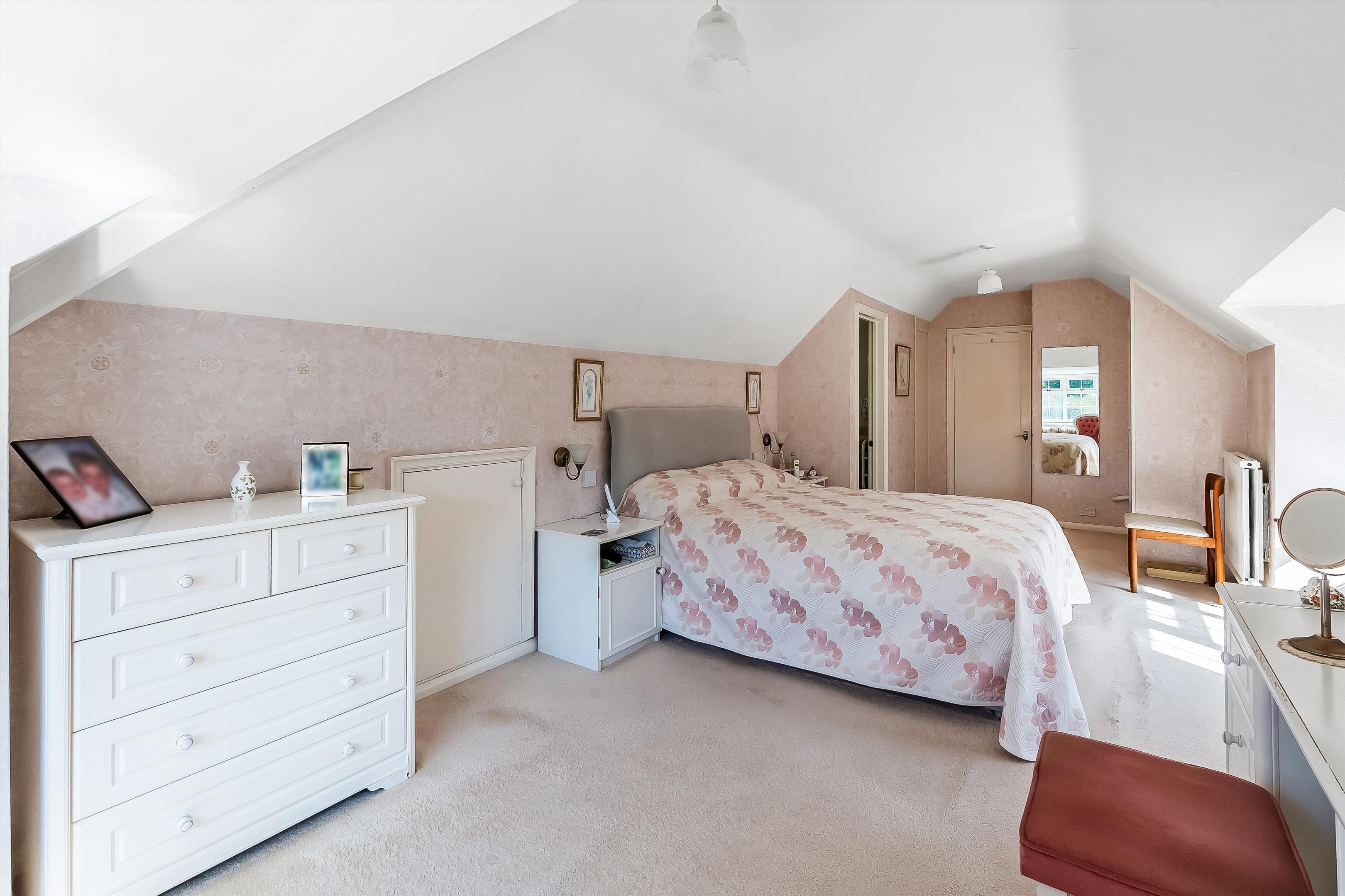 Snowdenham Lane, Bramley, Guildford, Surrey, GU5 0DB
