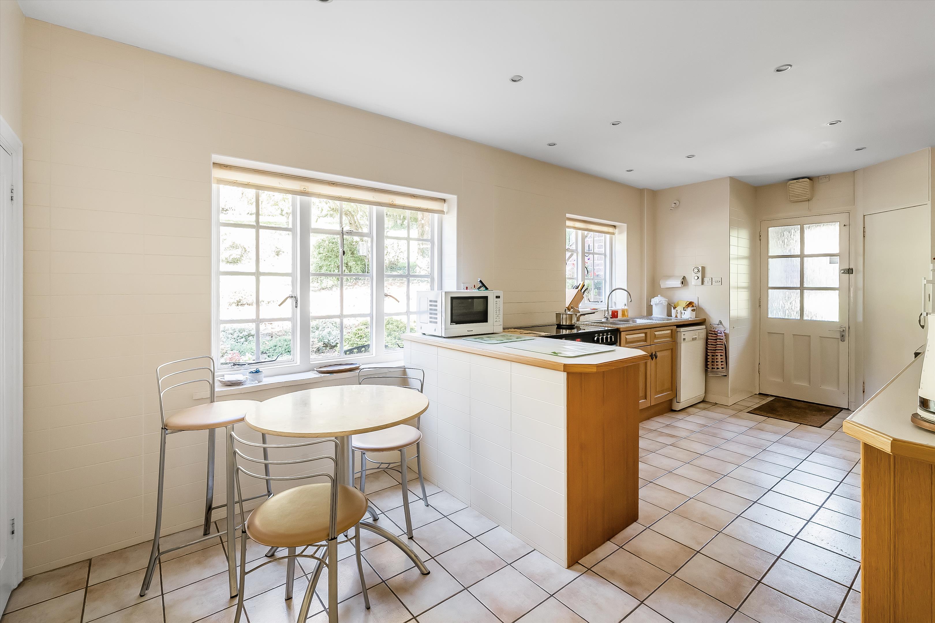 Snowdenham Lane, Bramley, Guildford, Surrey, GU5 0DB