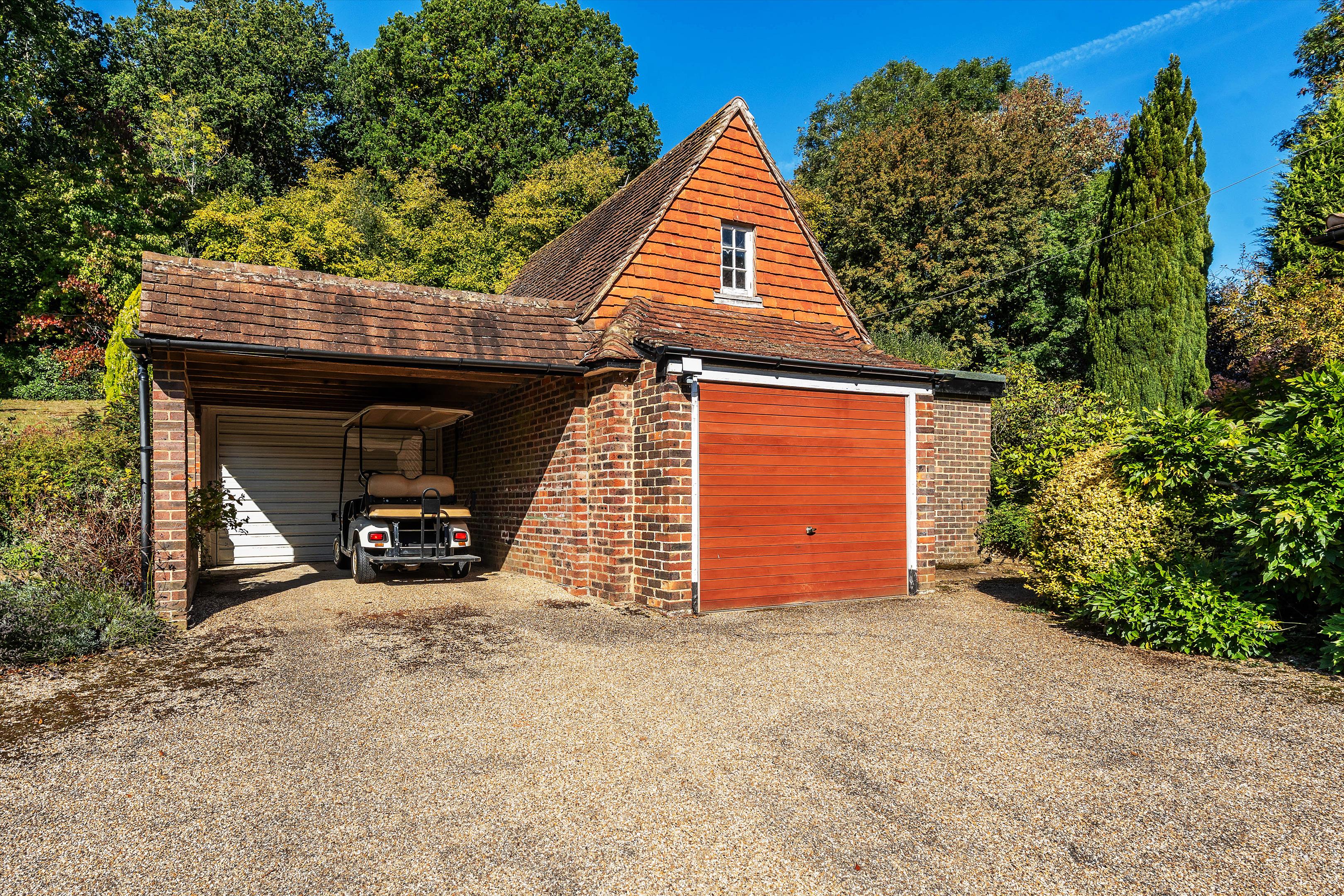 Snowdenham Lane, Bramley, Guildford, Surrey, GU5 0DB