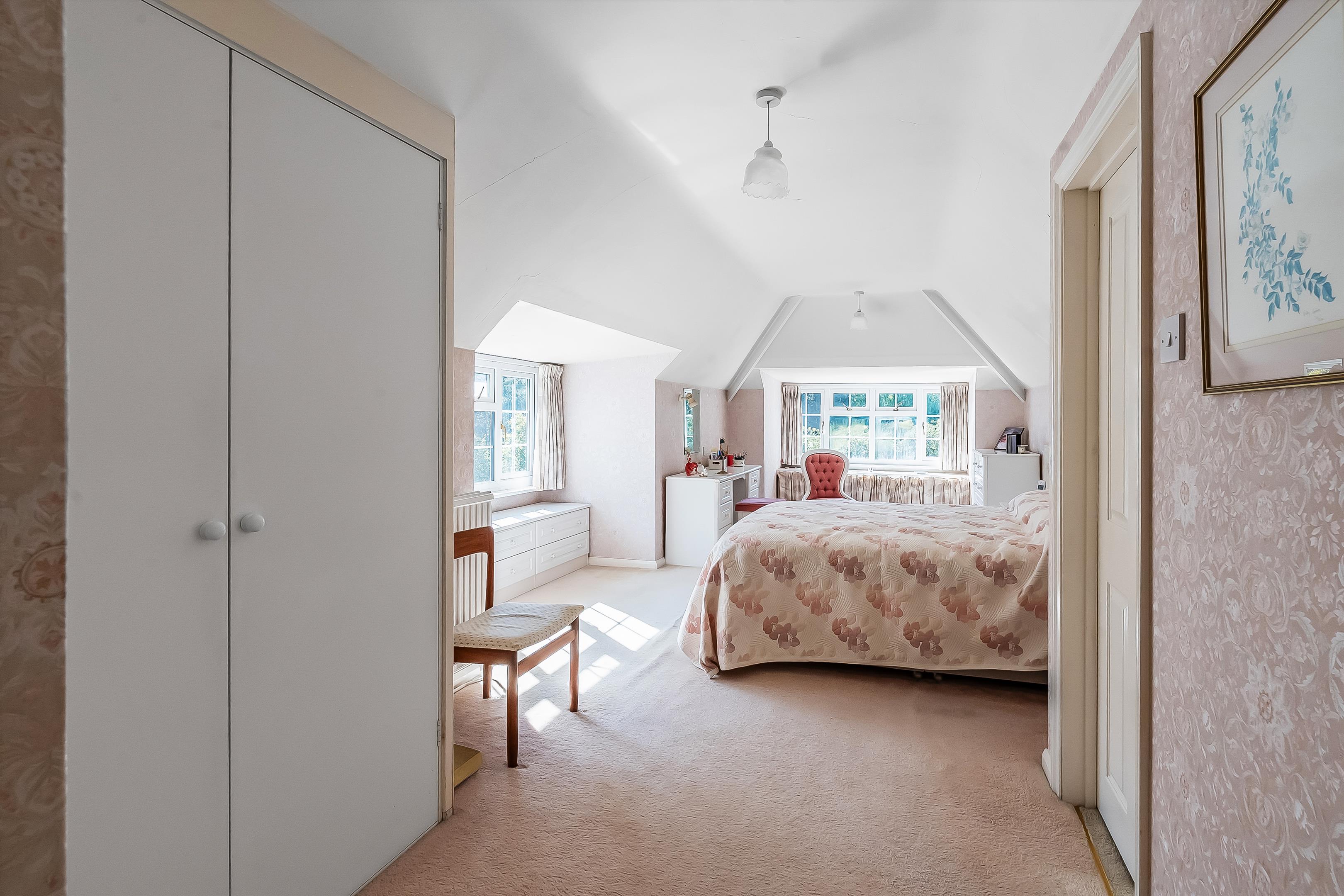 Snowdenham Lane, Bramley, Guildford, Surrey, GU5 0DB
