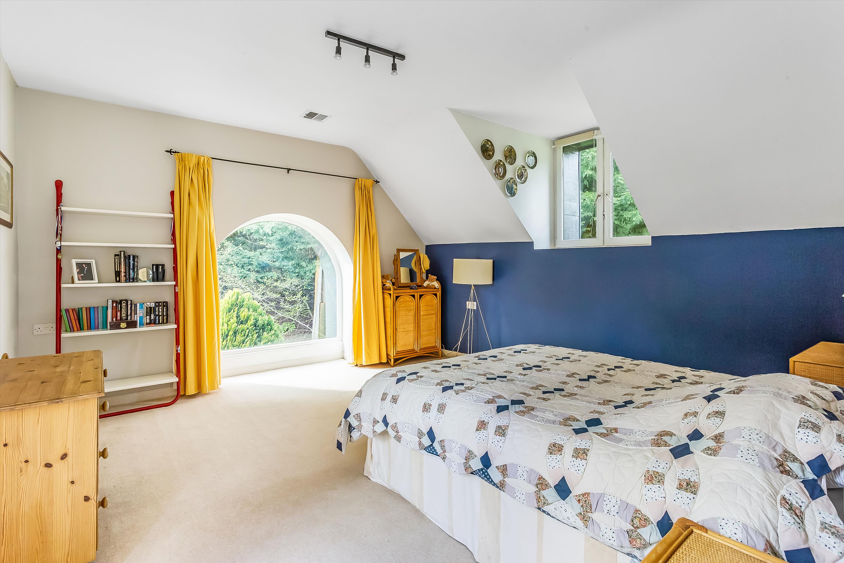 Old Portsmouth Road, Artington, Guildford, GU3