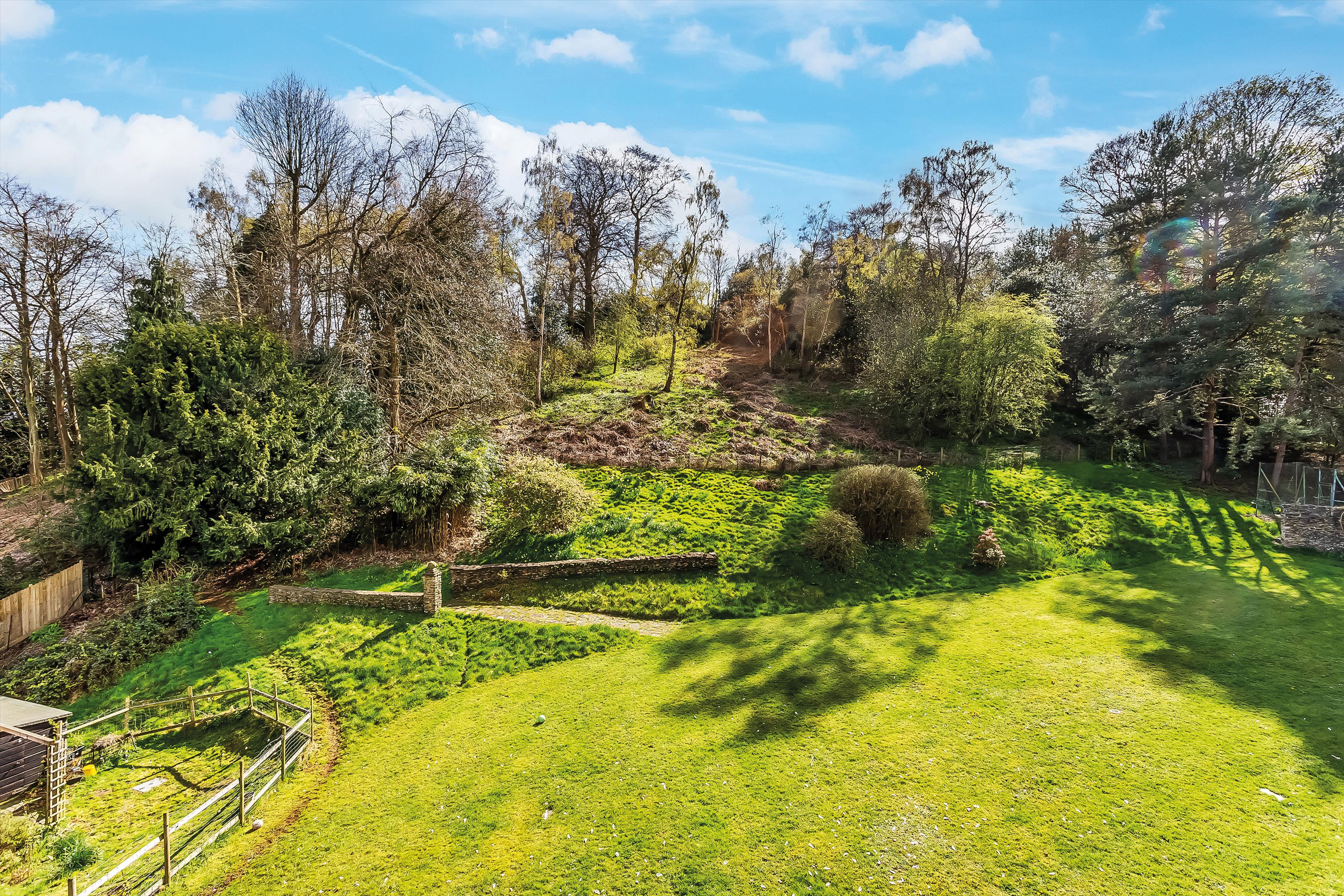 Old Portsmouth Road, Artington, Guildford, GU3