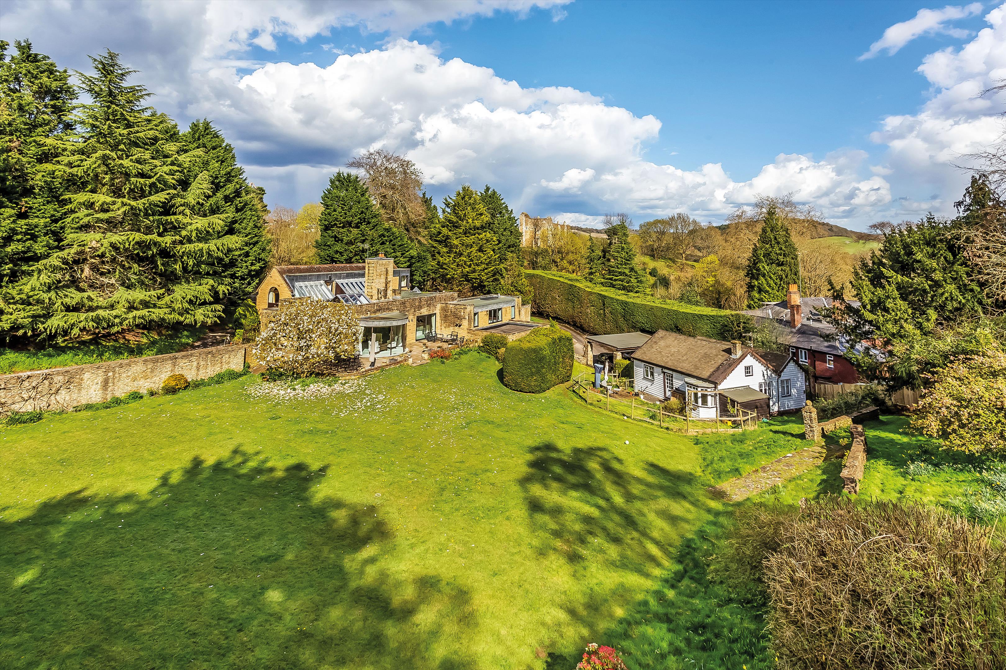 Old Portsmouth Road, Artington, Guildford, GU3
