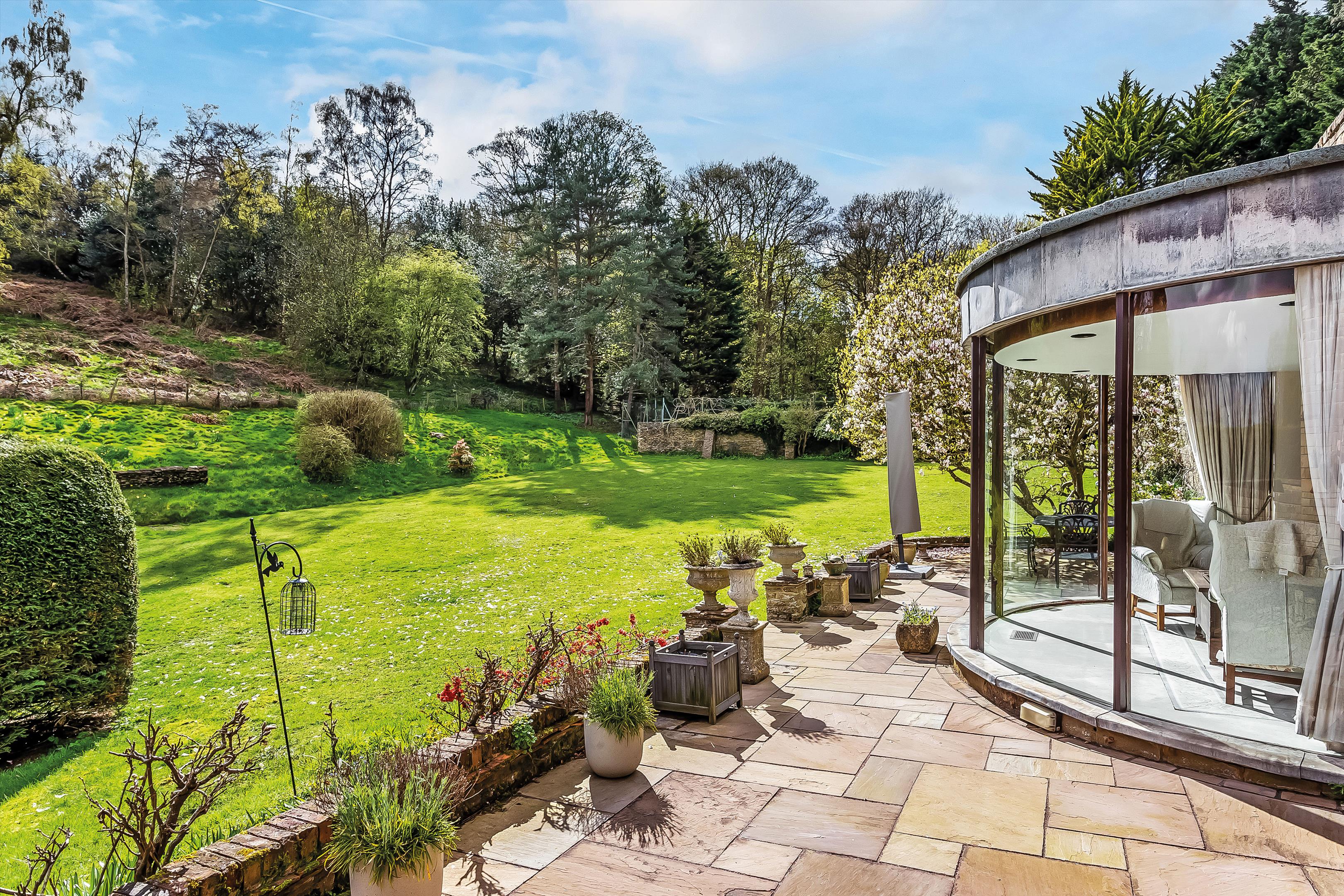 Old Portsmouth Road, Artington, Guildford, GU3