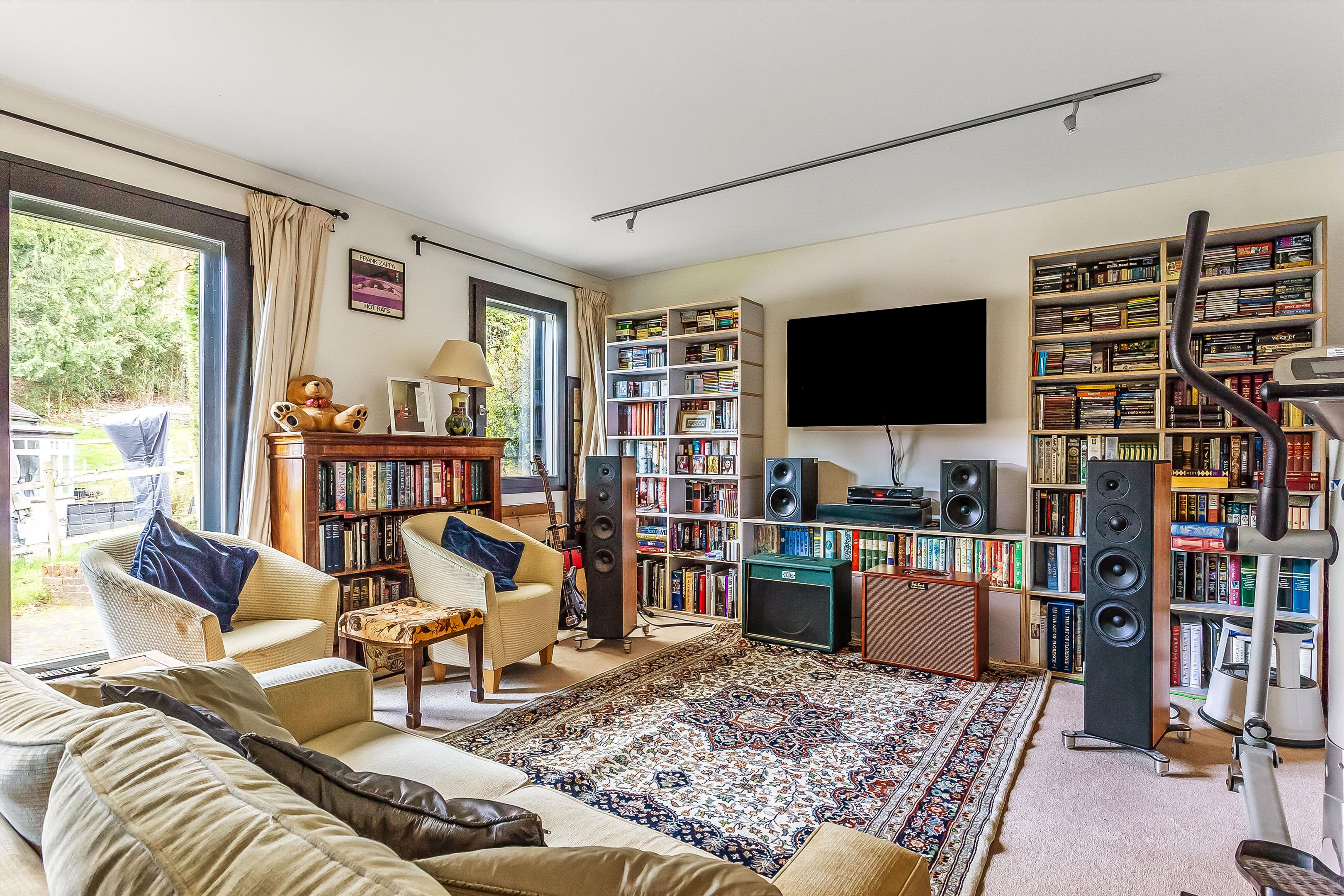 Old Portsmouth Road, Artington, Guildford, GU3