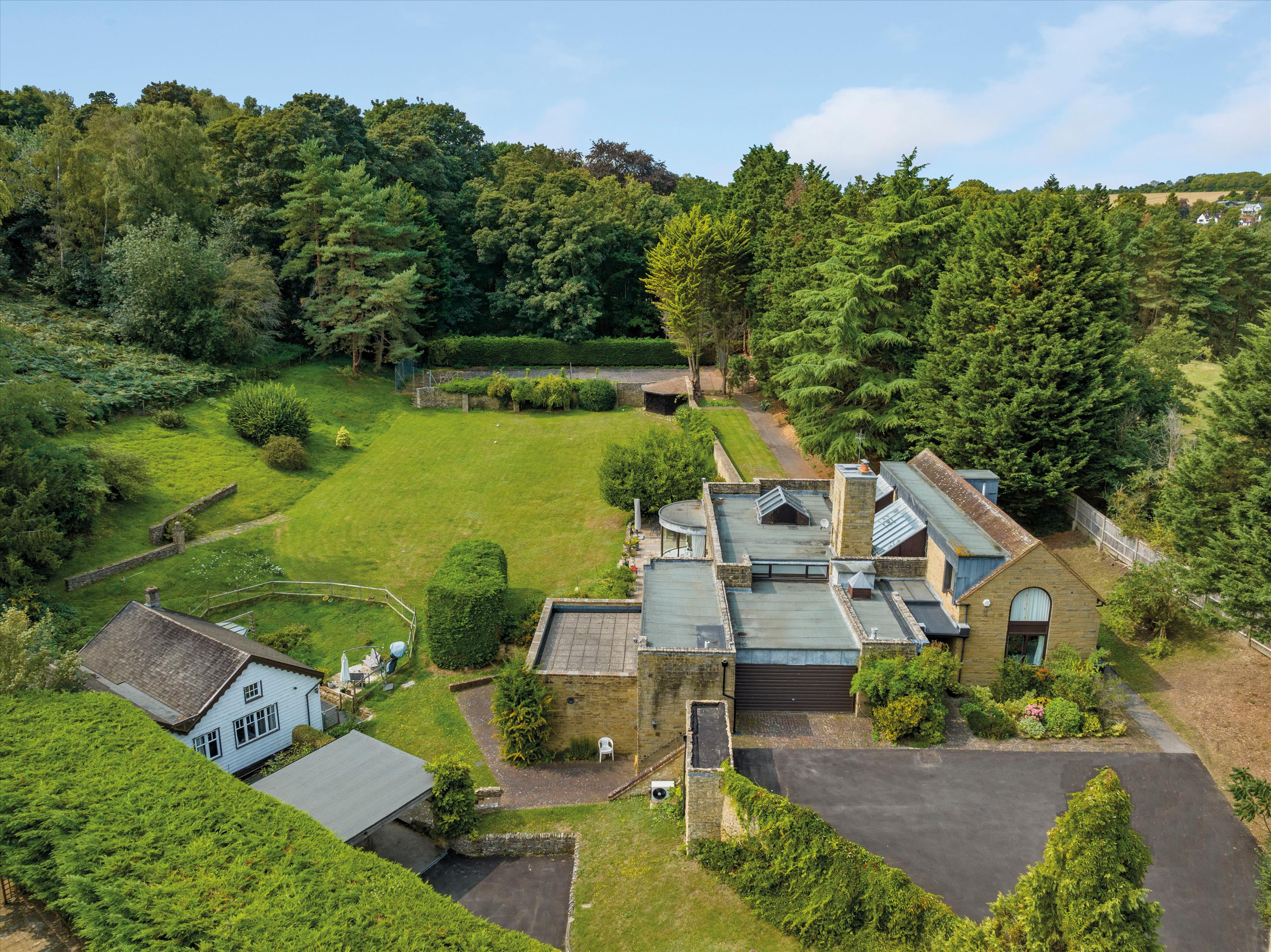 Old Portsmouth Road, Artington, Guildford, GU3