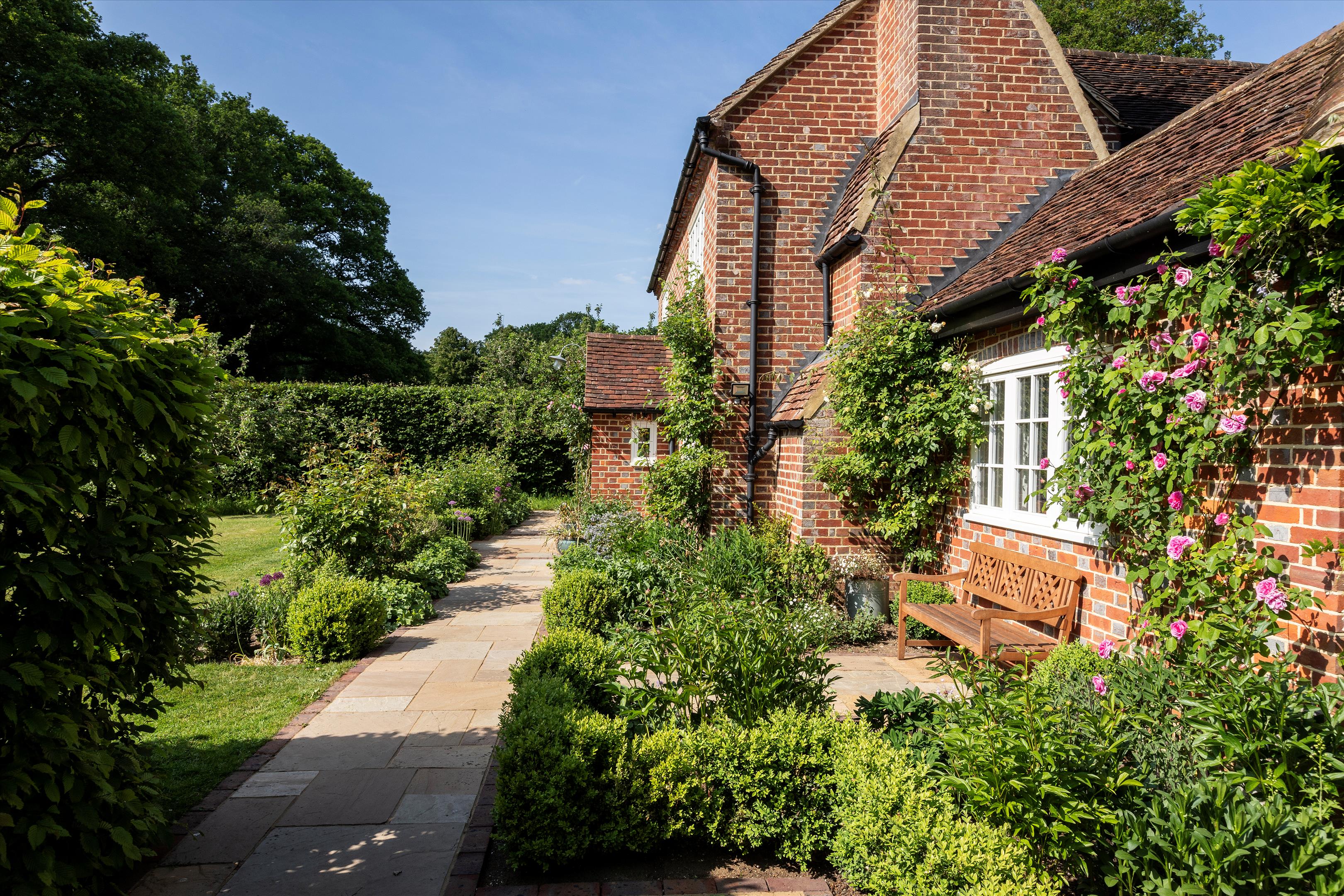 Knightons Lane, Dunsfold, Godalming, Surrey, GU8