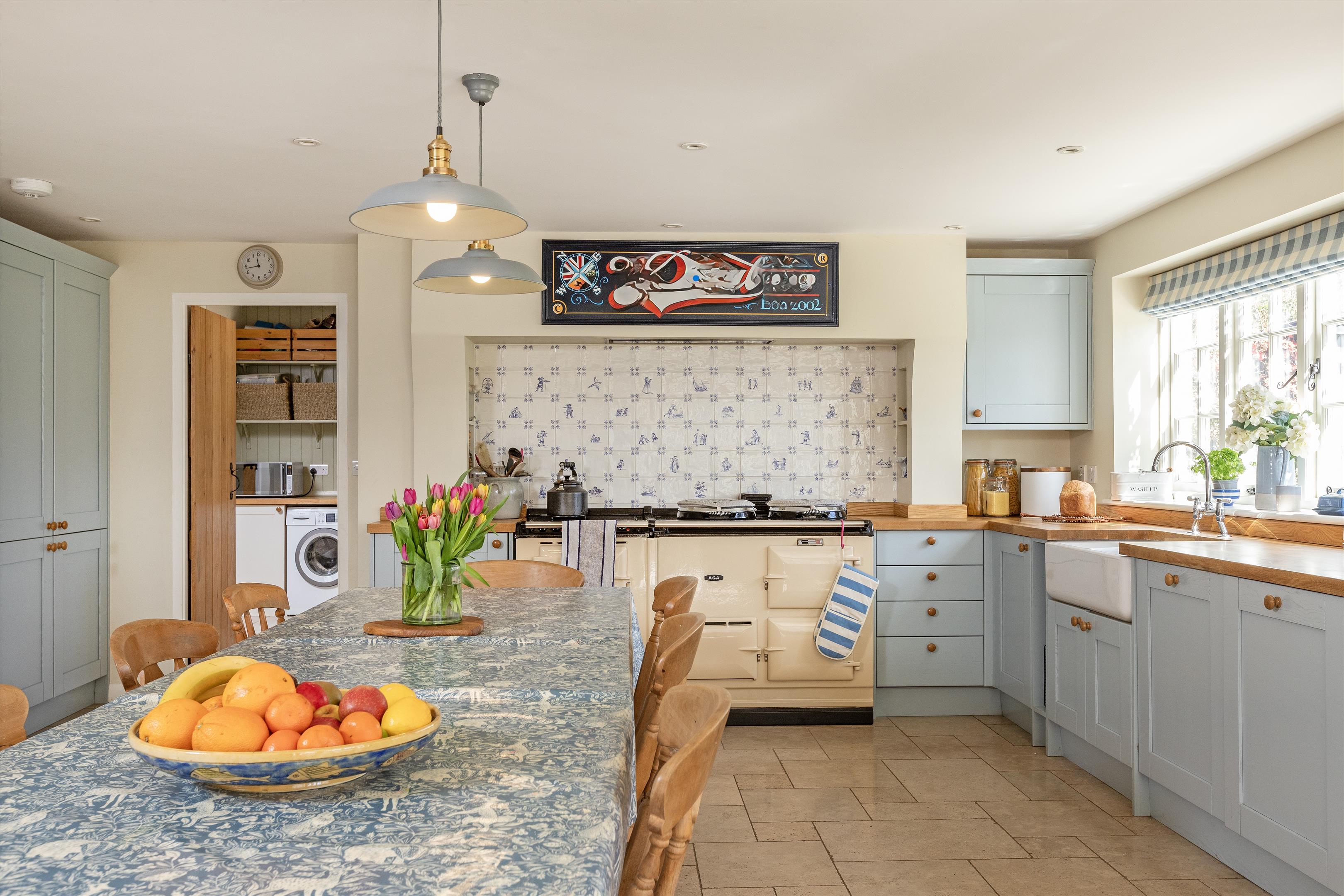 Knightons Lane, Dunsfold, Godalming, Surrey, GU8