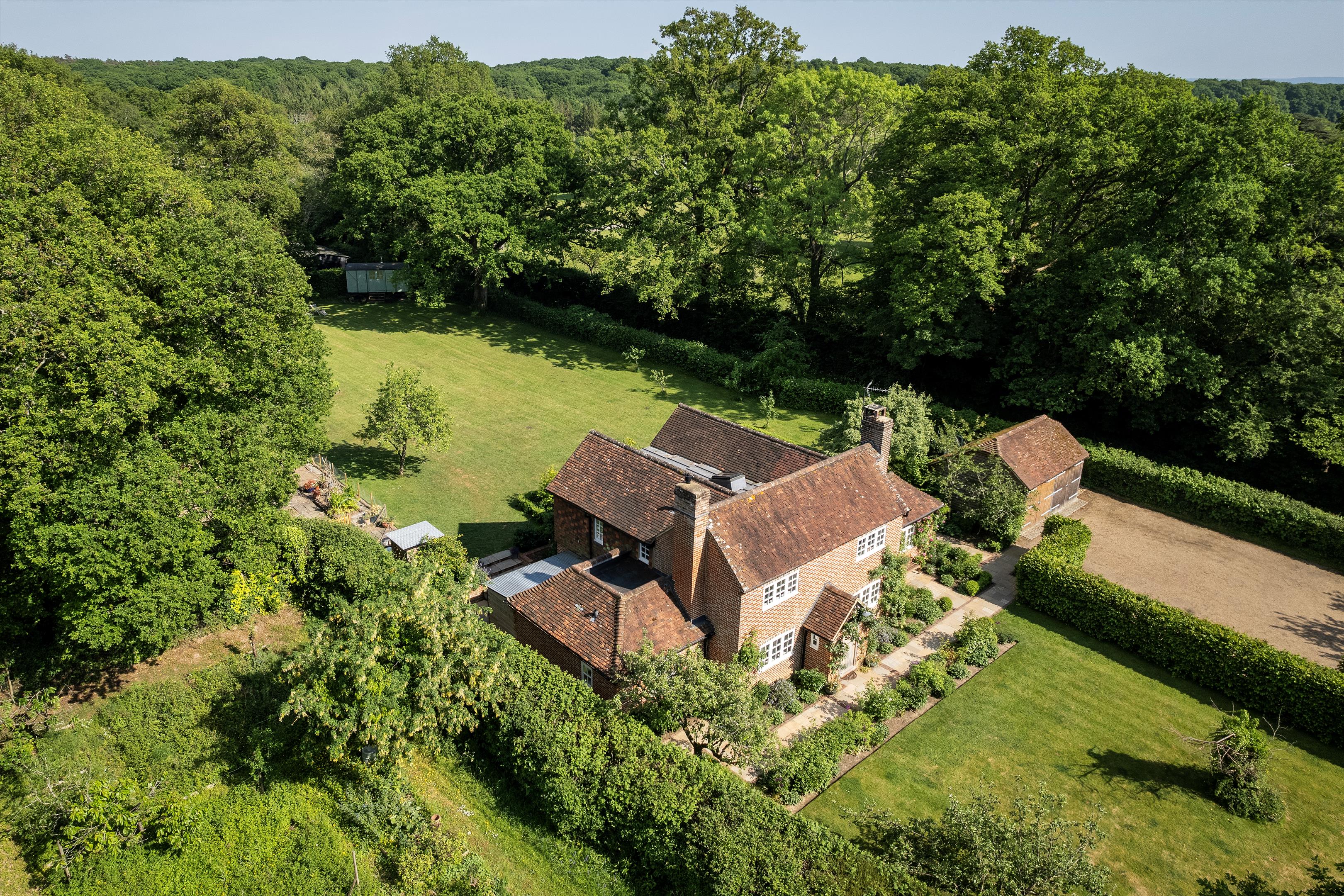 Knightons Lane, Dunsfold, Godalming, Surrey, GU8