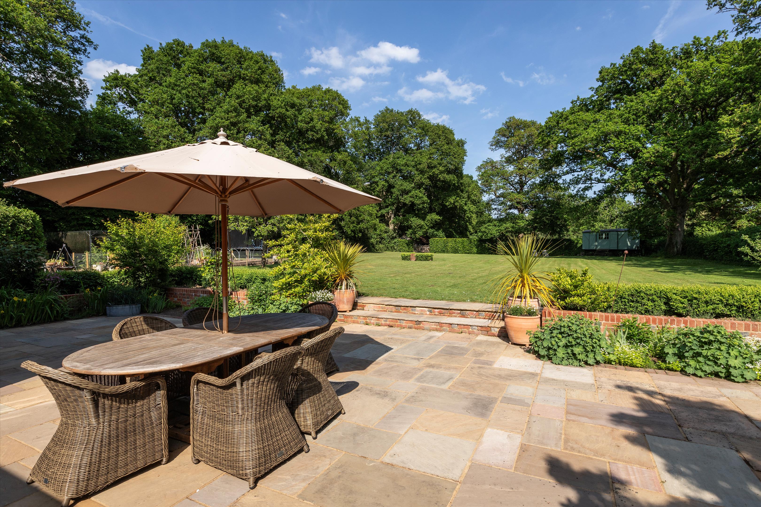 Knightons Lane, Dunsfold, Godalming, Surrey, GU8