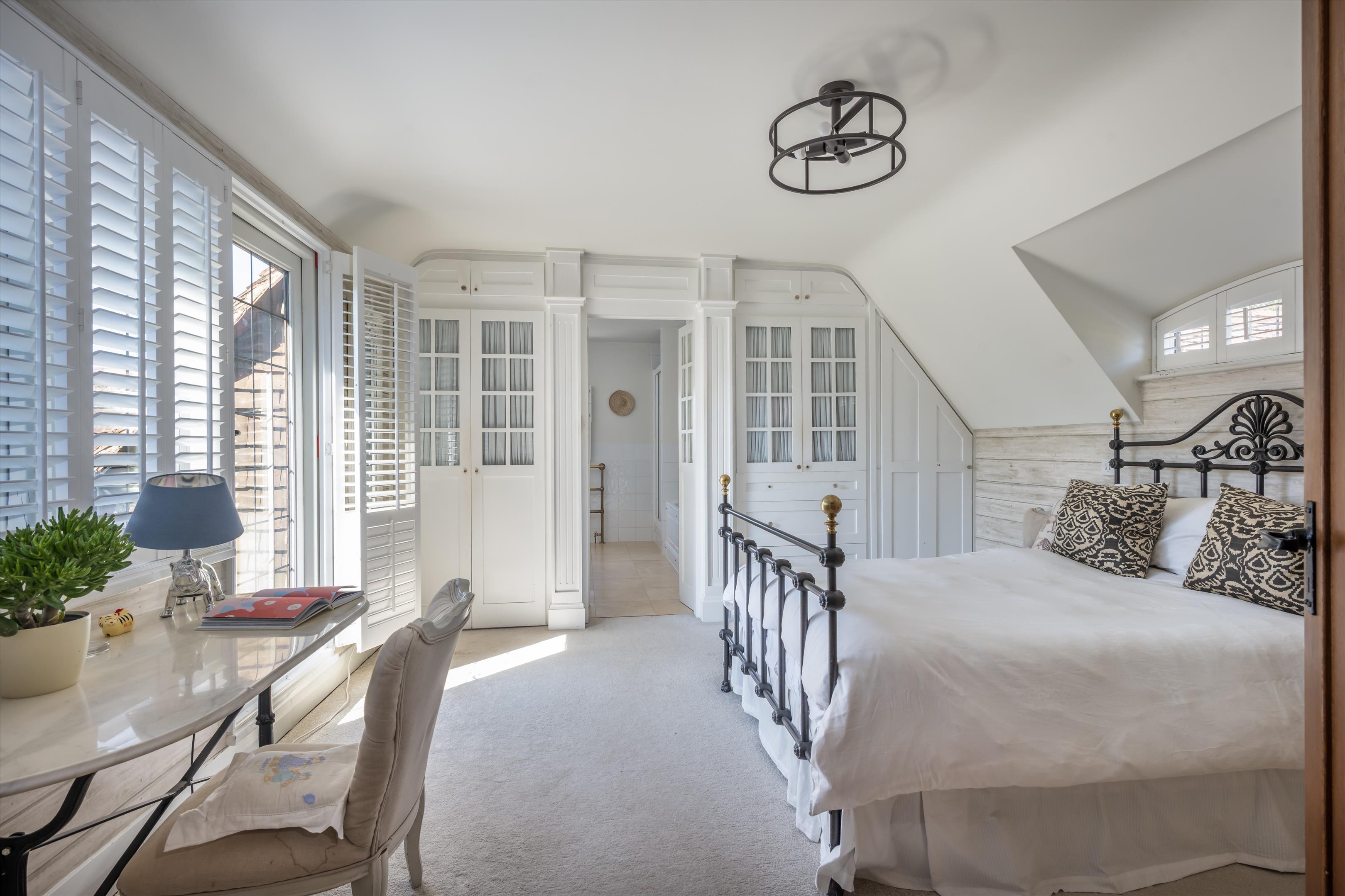 Sutton Place, Abinger Hammer, Dorking, Surrey, RH5
