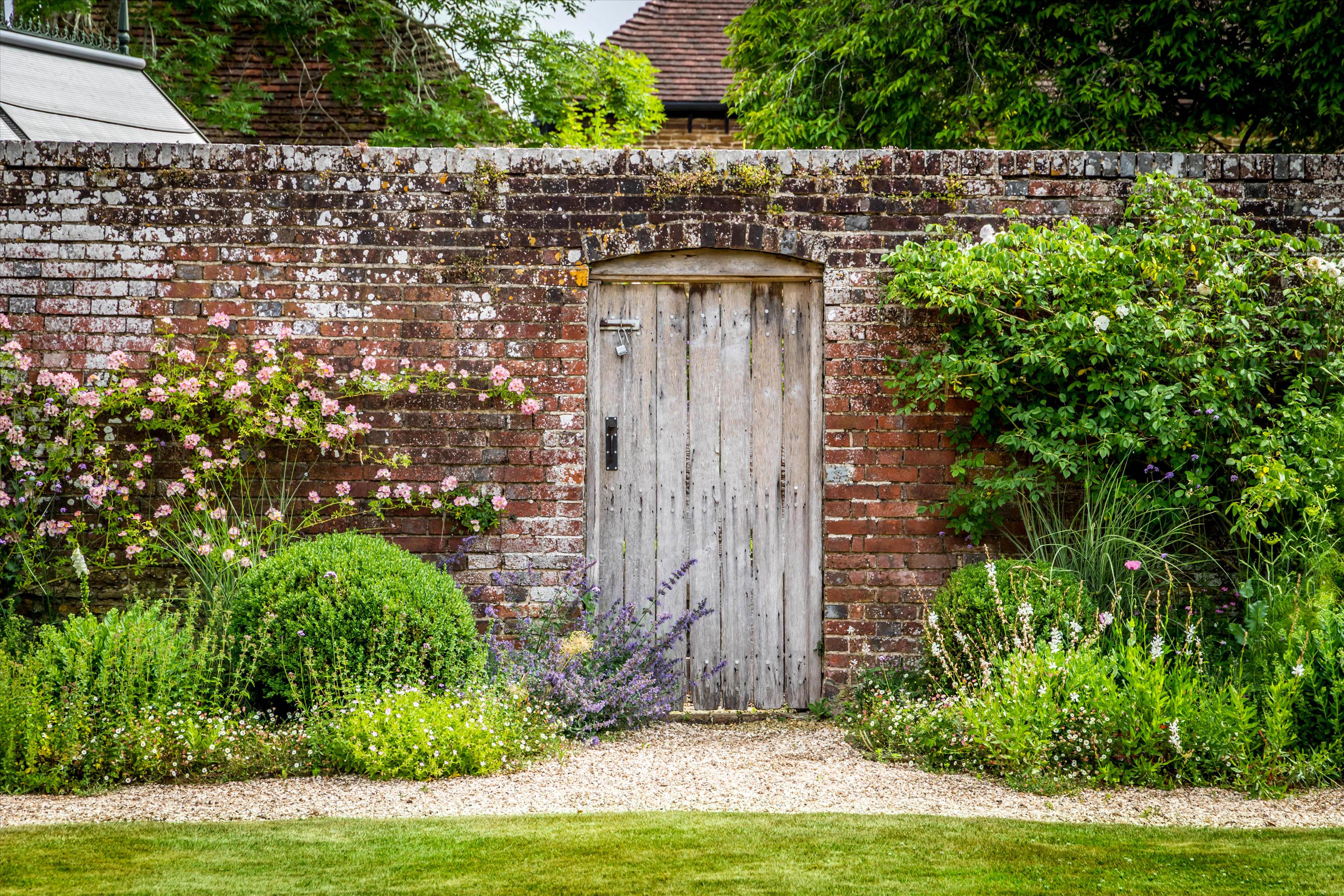 The Street, Shackleford, Godalming, Surrey, GU8