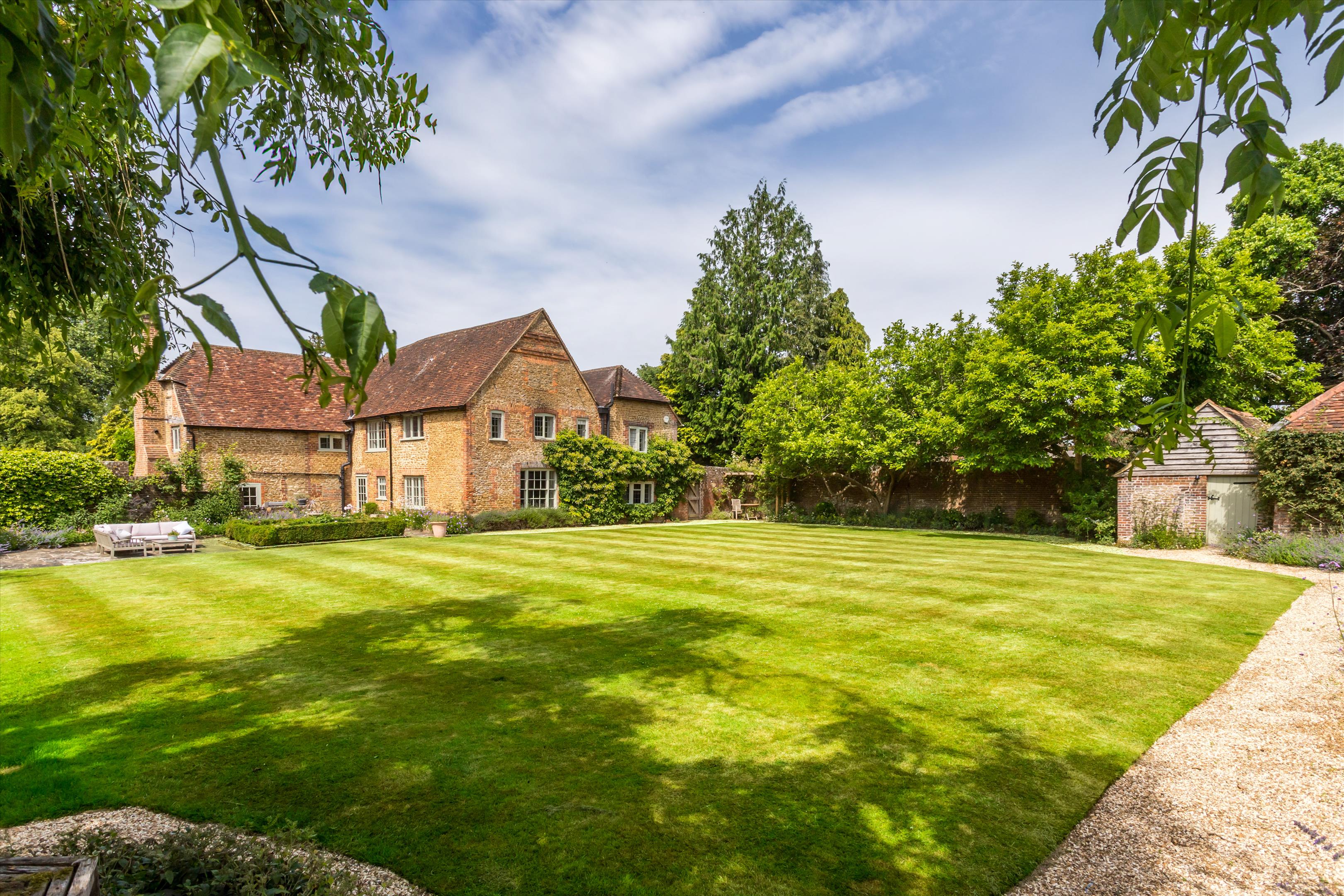 The Street, Shackleford, Godalming, Surrey, GU8