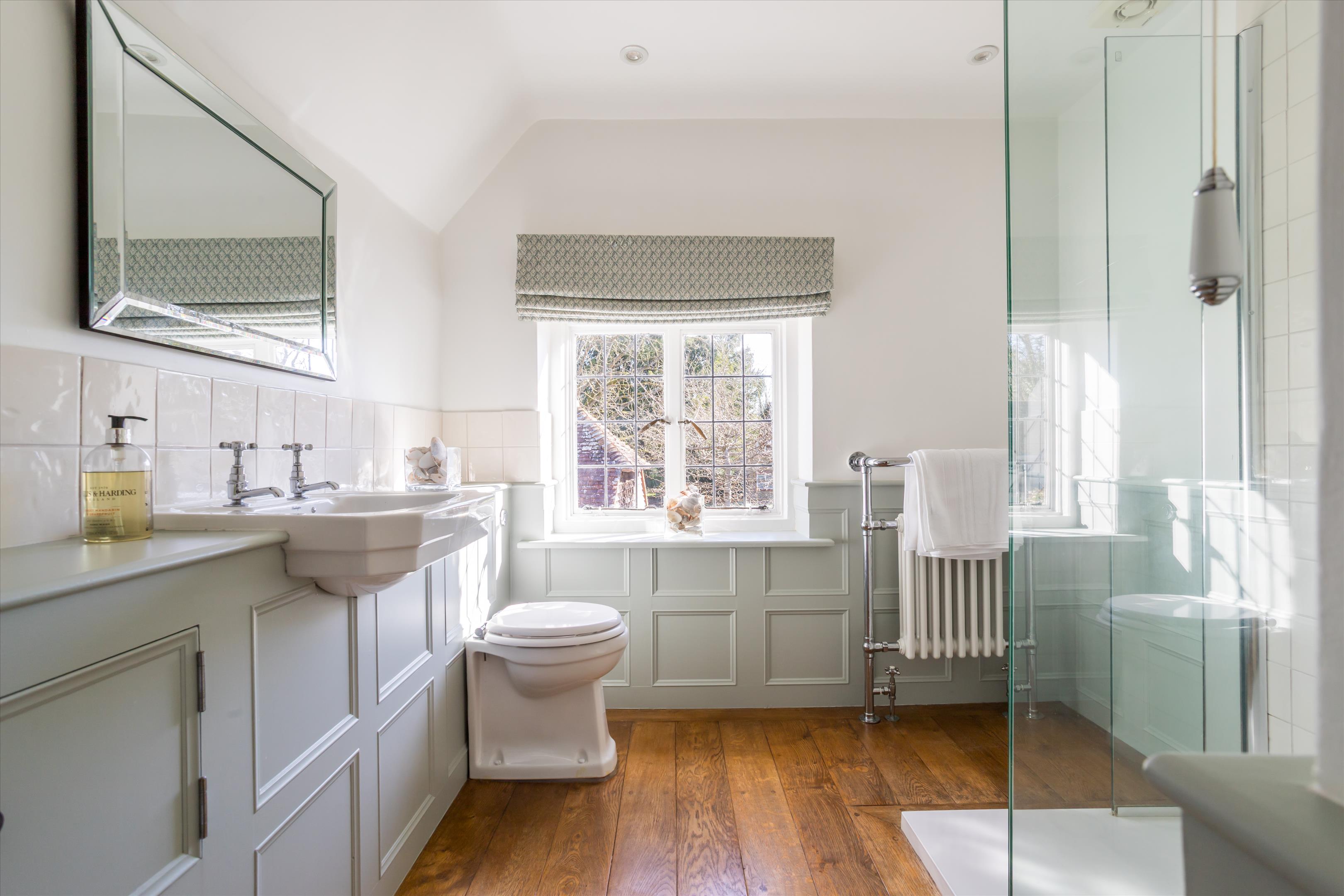 The Street, Shackleford, Godalming, Surrey, GU8