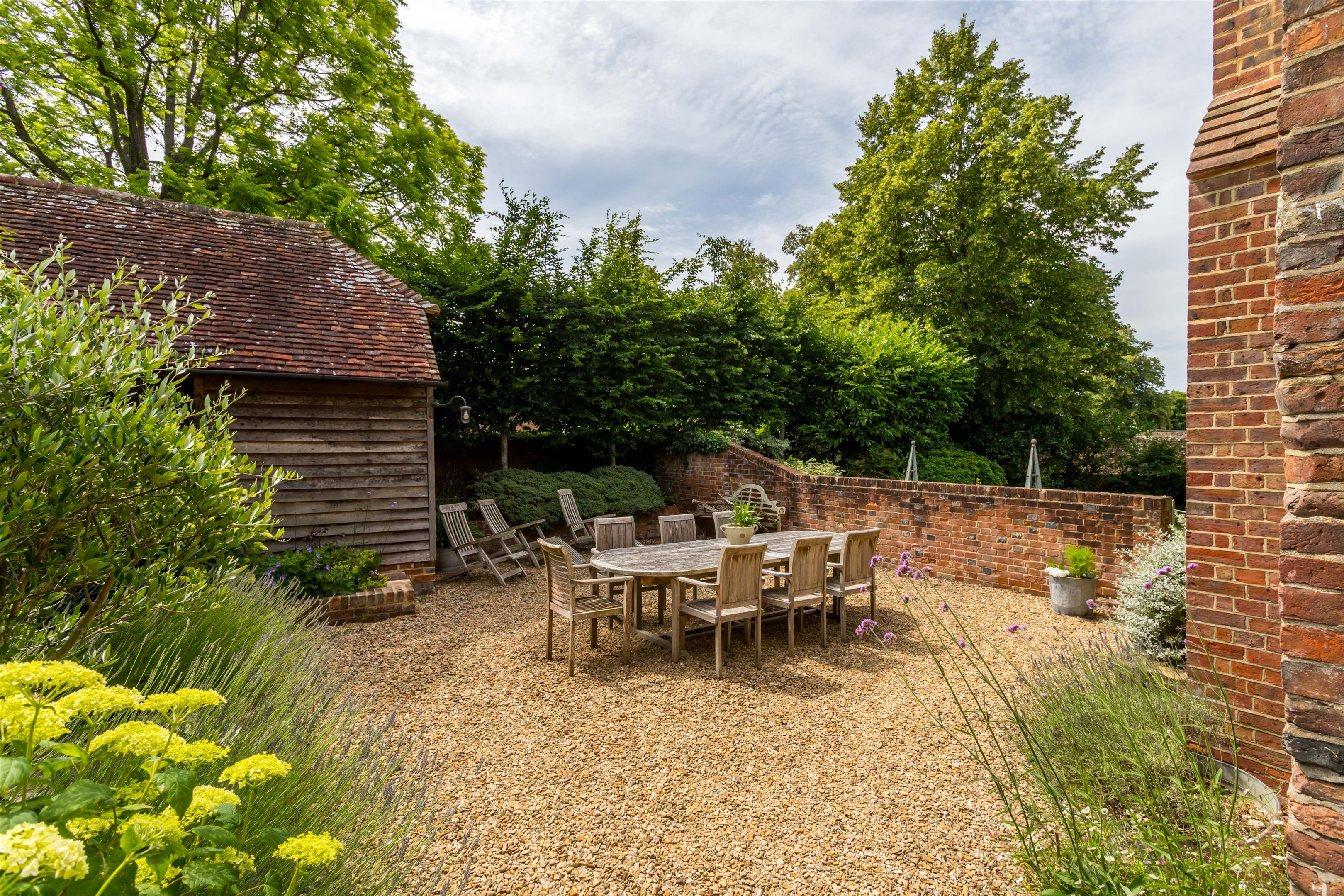 The Street, Shackleford, Godalming, Surrey, GU8