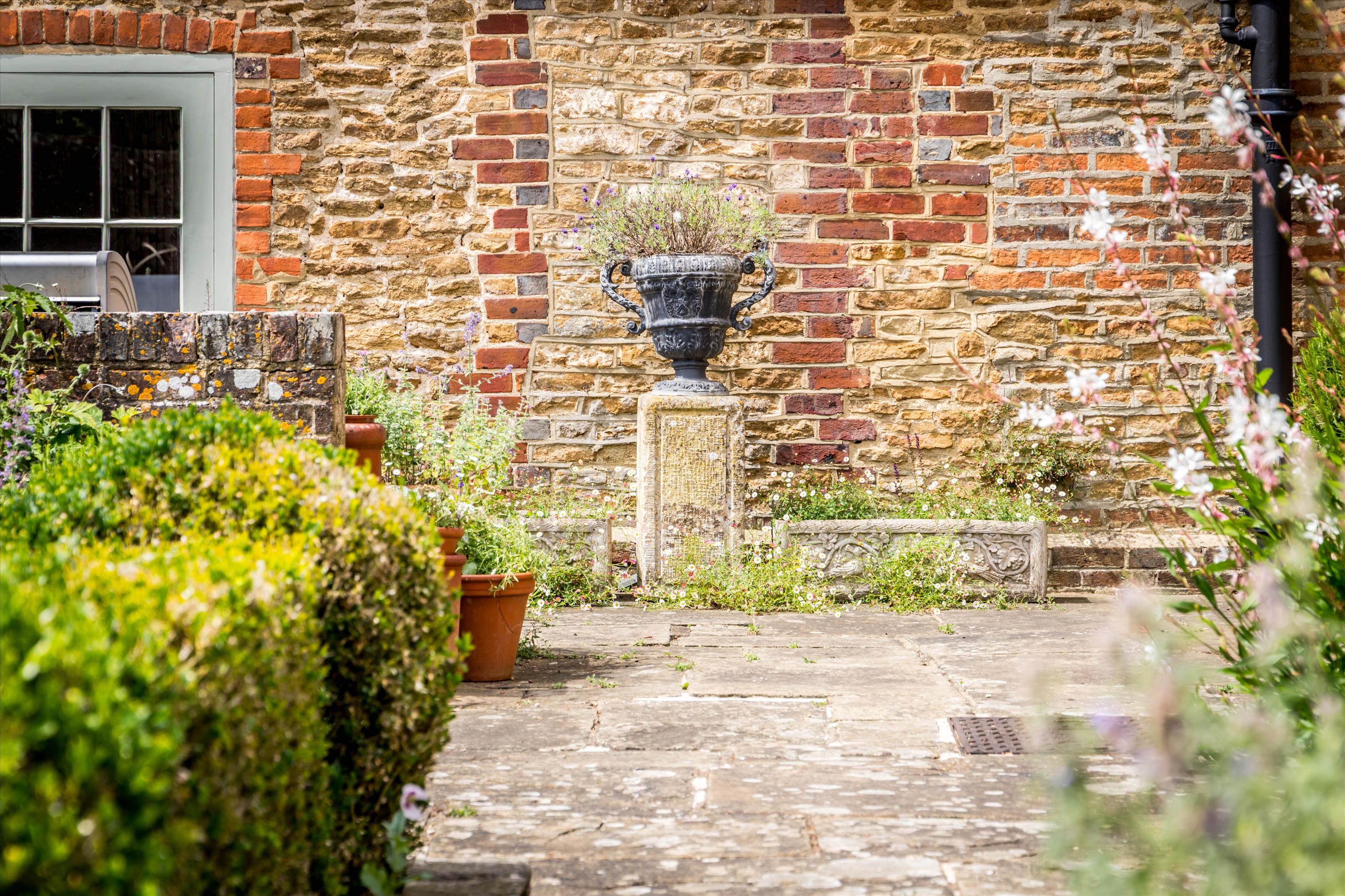 The Street, Shackleford, Godalming, Surrey, GU8