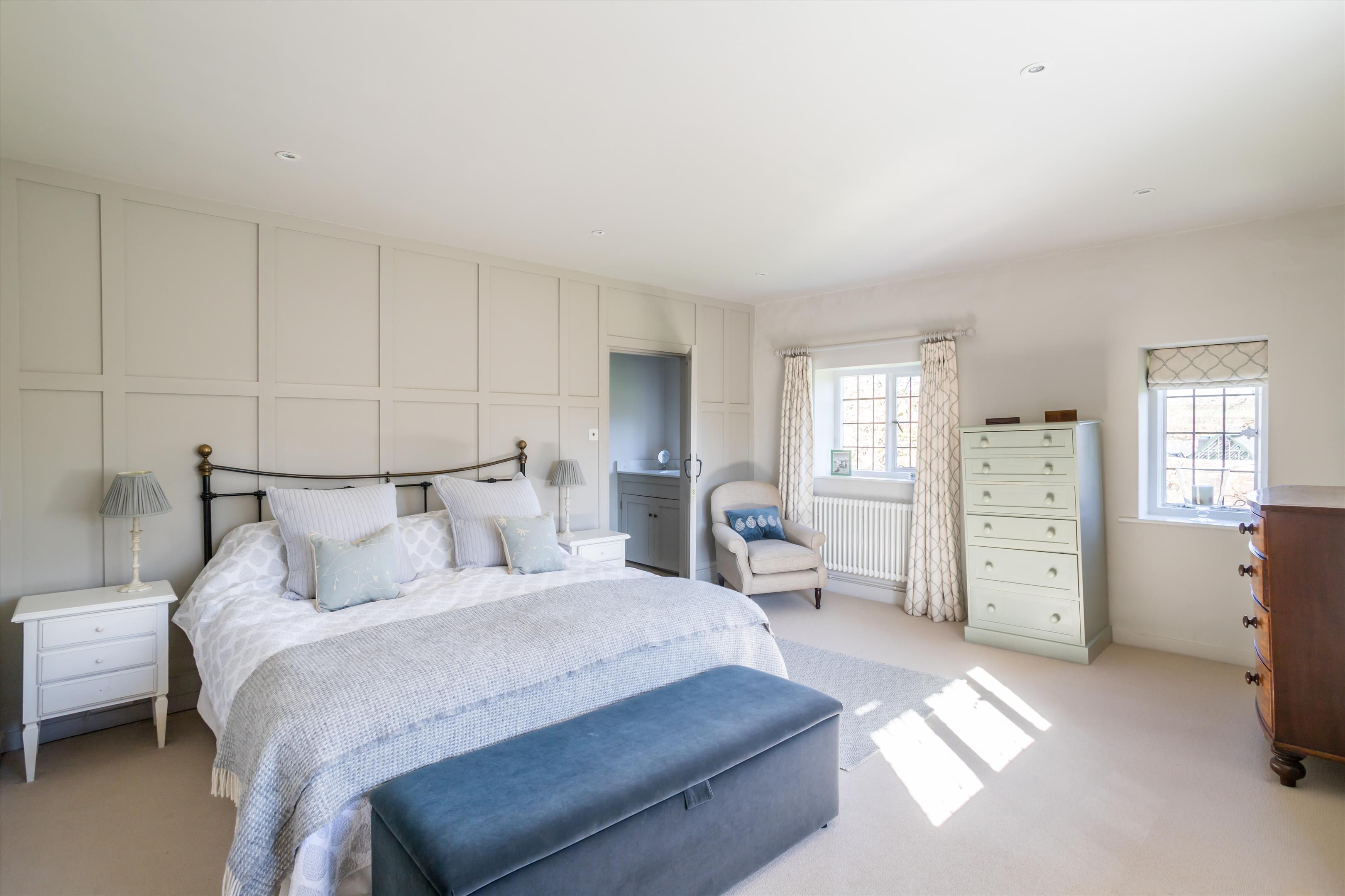 The Street, Shackleford, Godalming, Surrey, GU8