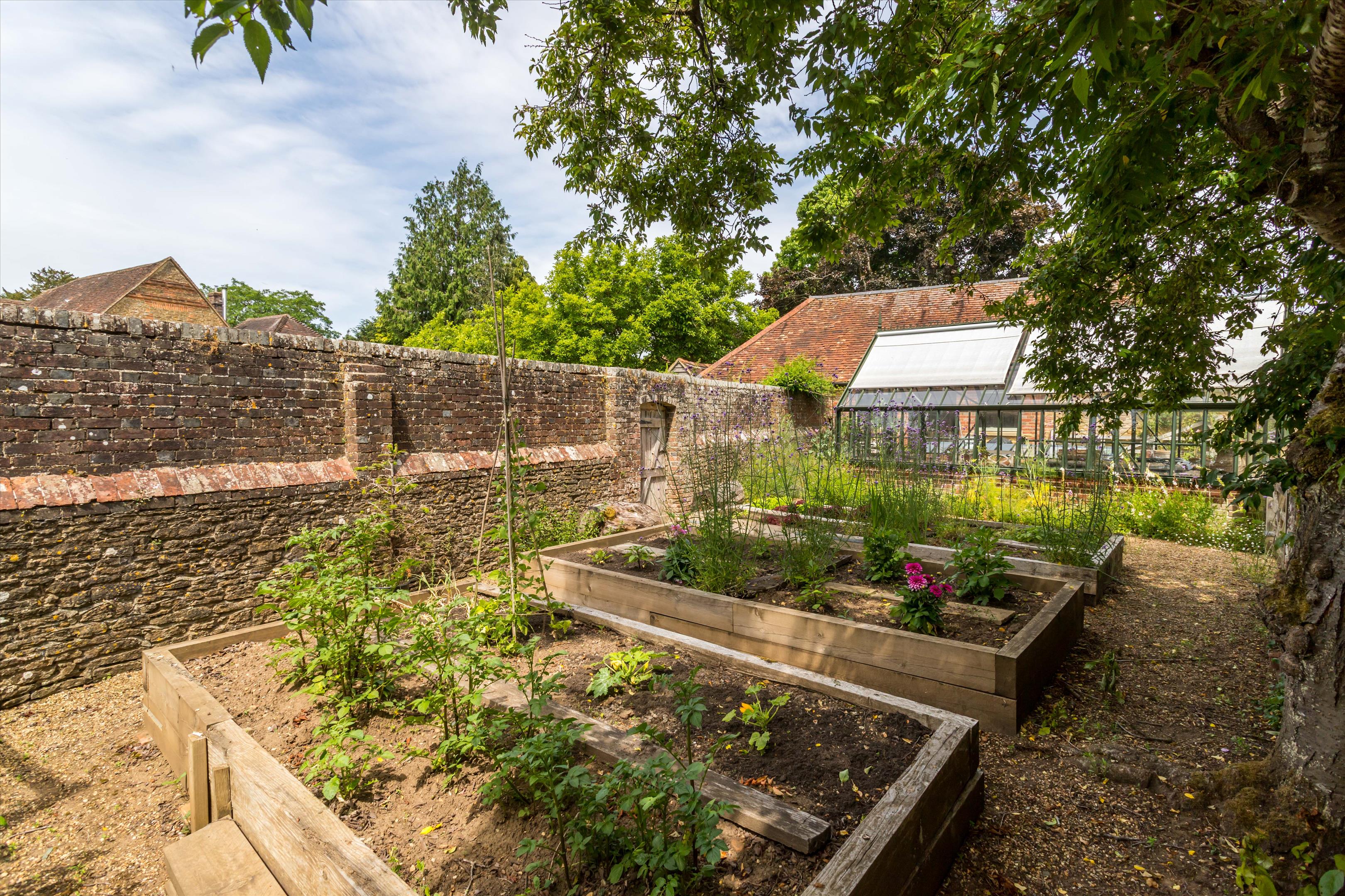 The Street, Shackleford, Godalming, Surrey, GU8