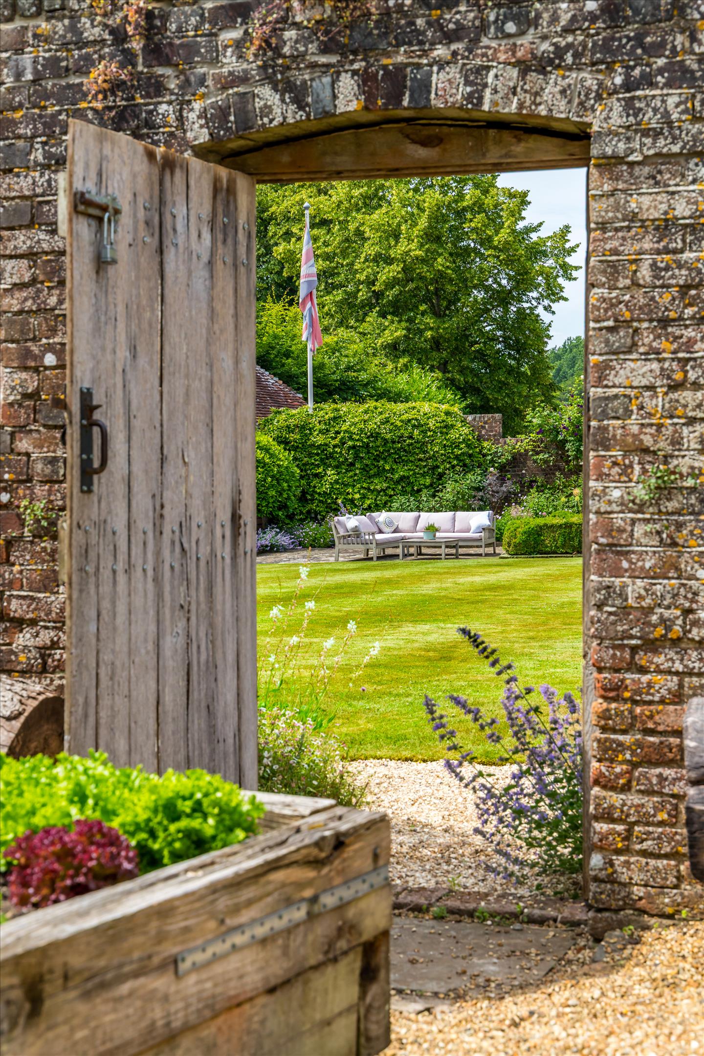 The Street, Shackleford, Godalming, Surrey, GU8