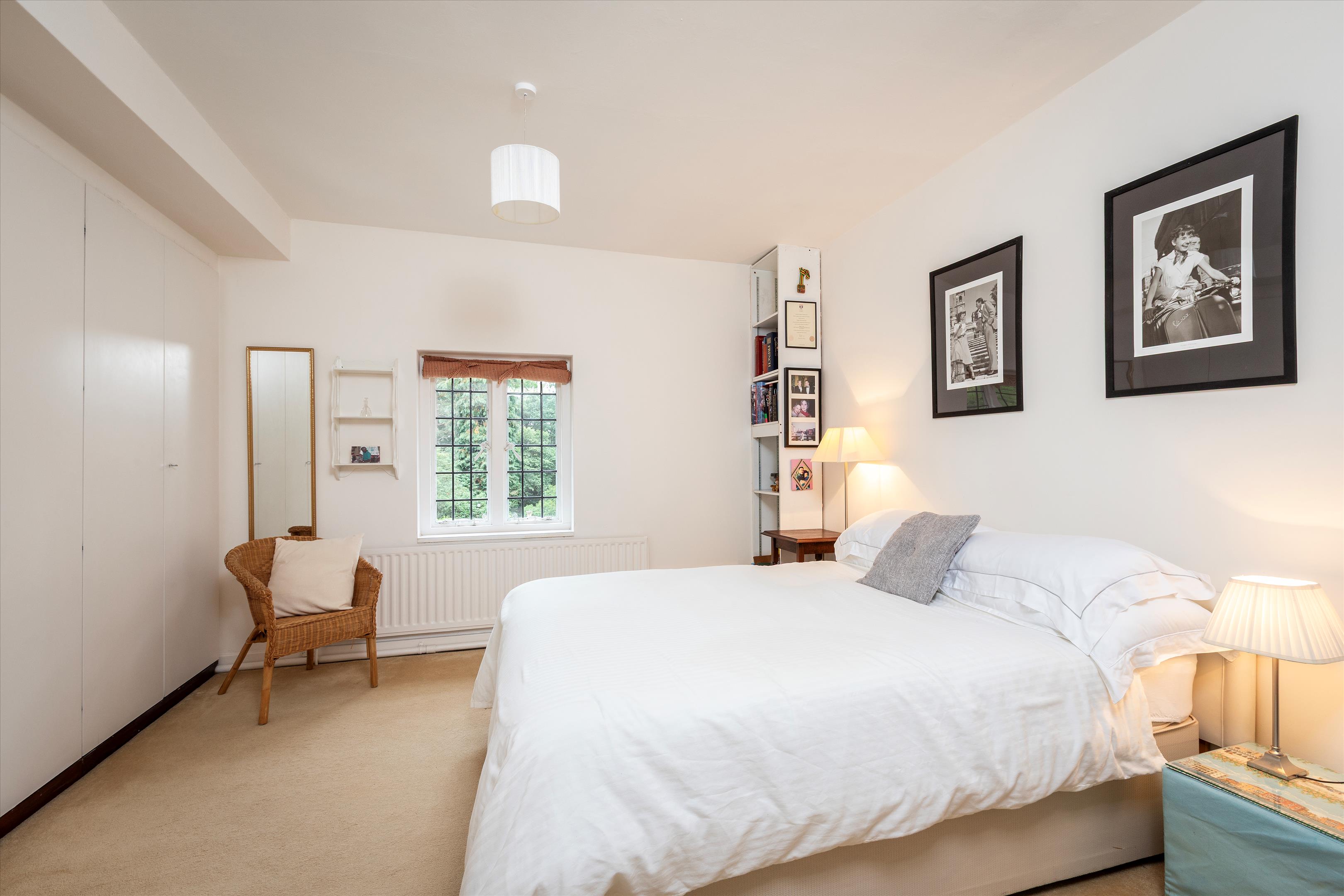 Seale Road, Elstead, Godalming, Surrey, GU8