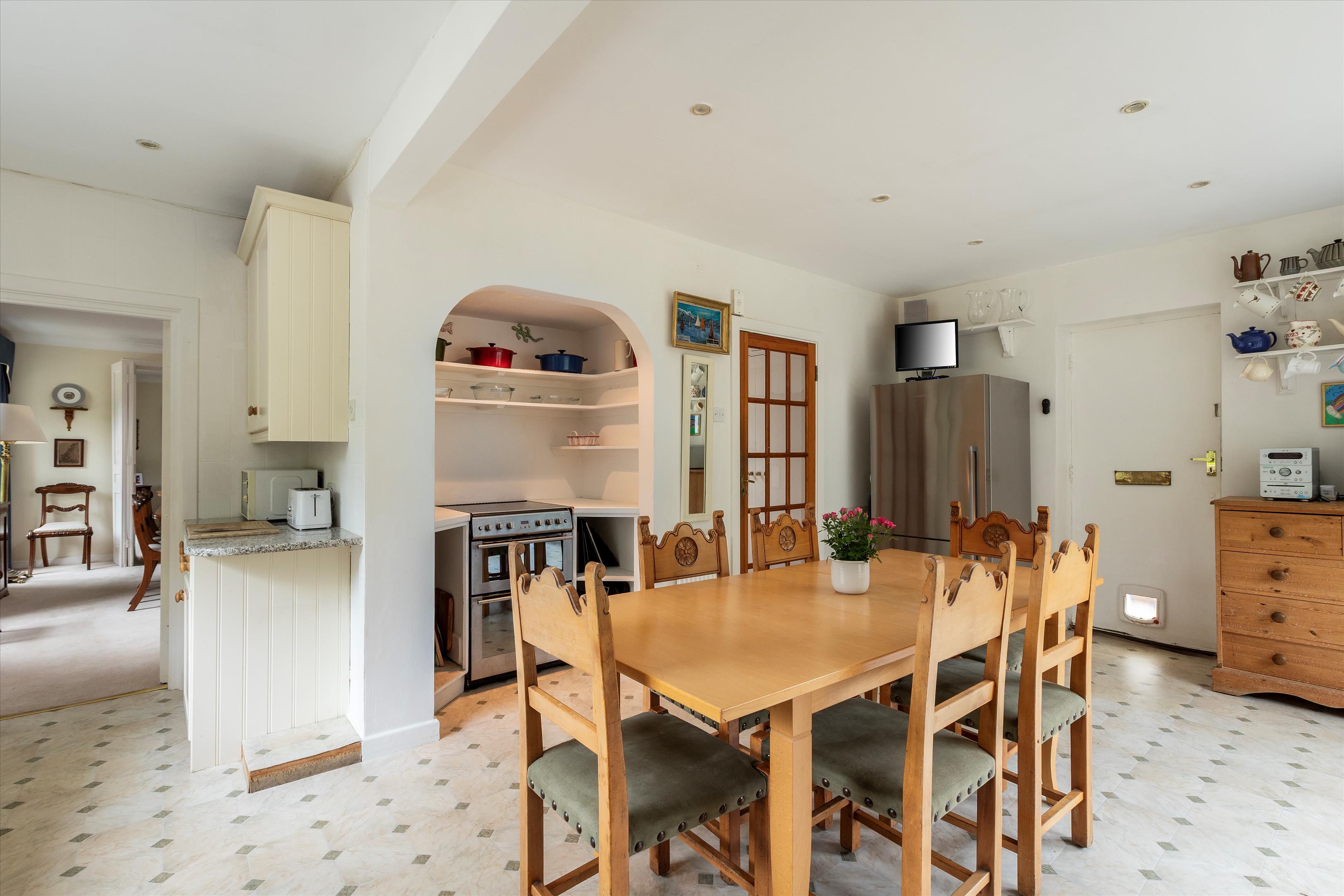 Seale Road, Elstead, Godalming, Surrey, GU8