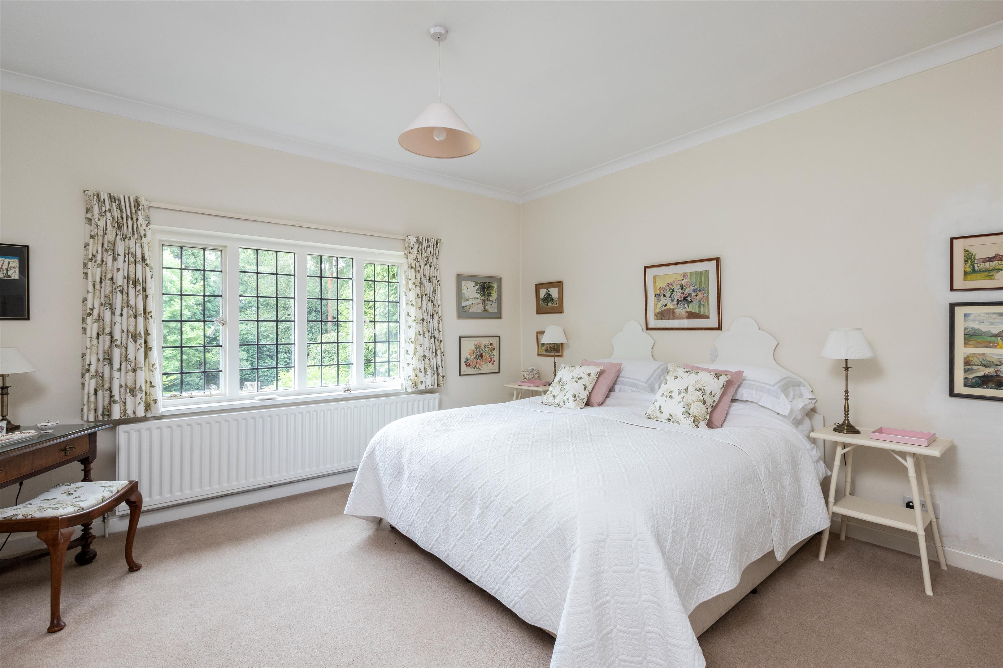 Seale Road, Elstead, Godalming, Surrey, GU8