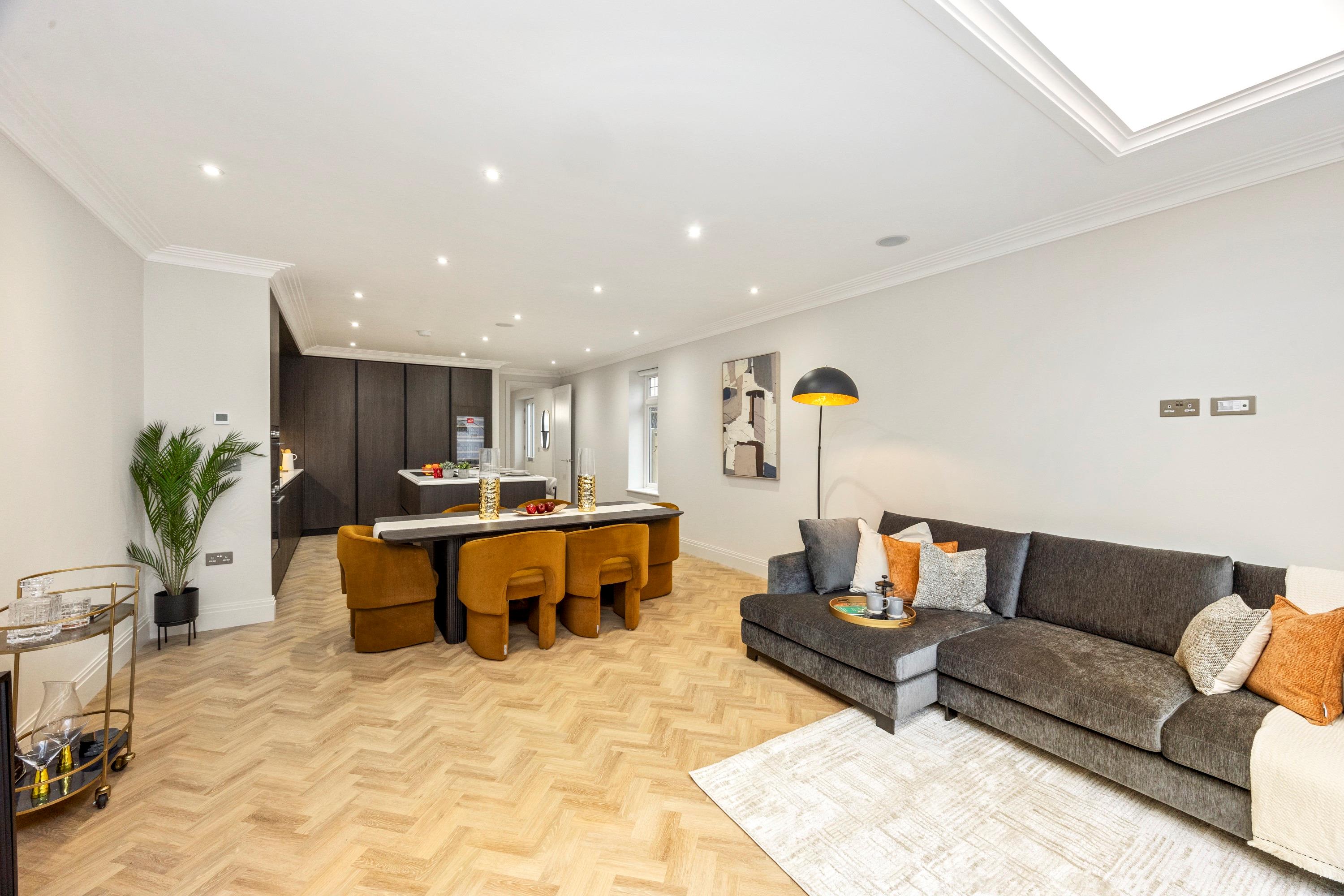 Ronmar, Leatherhead Road, Oxshott, KT22