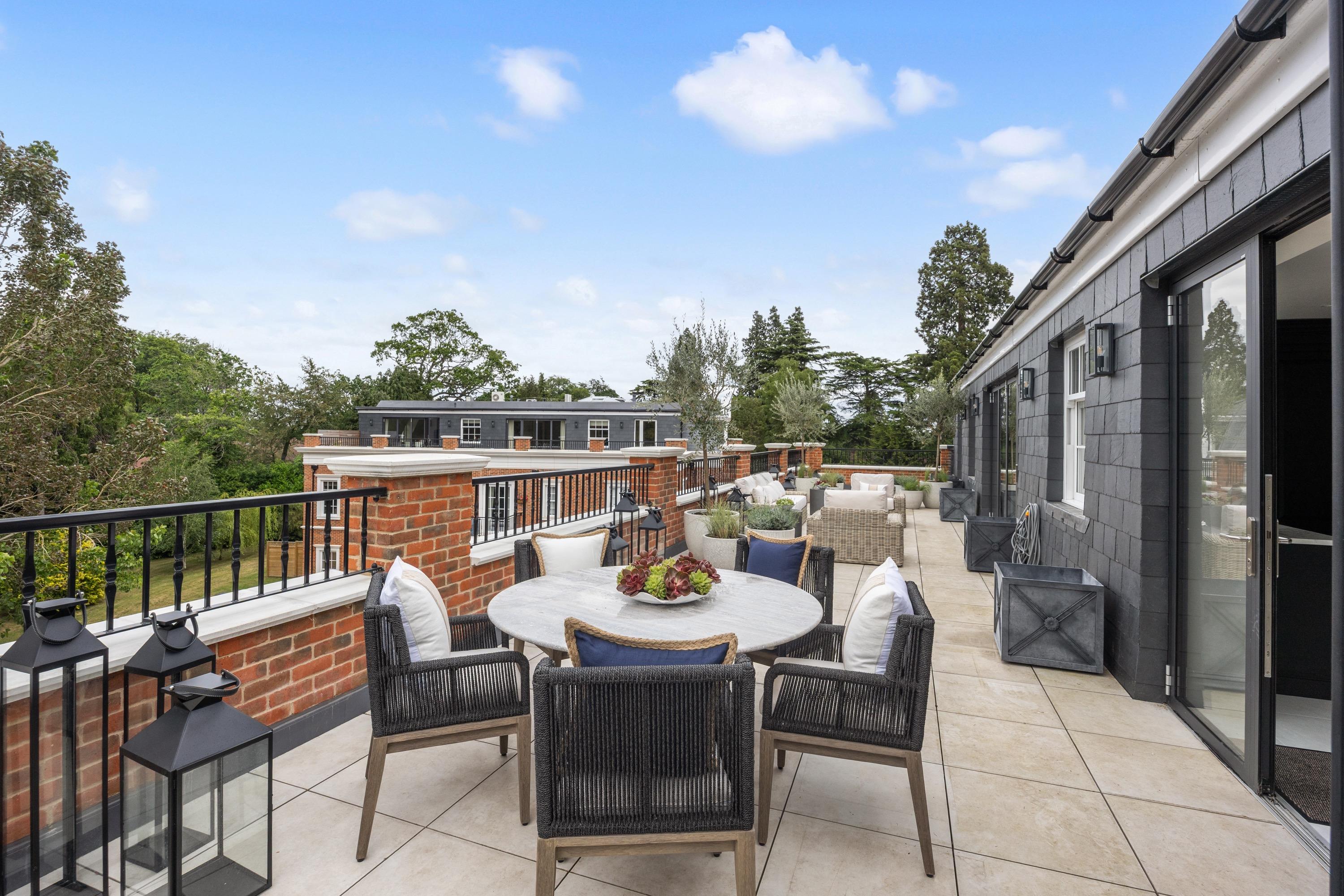 Cholbury Place, London Road, Ascot SL5.