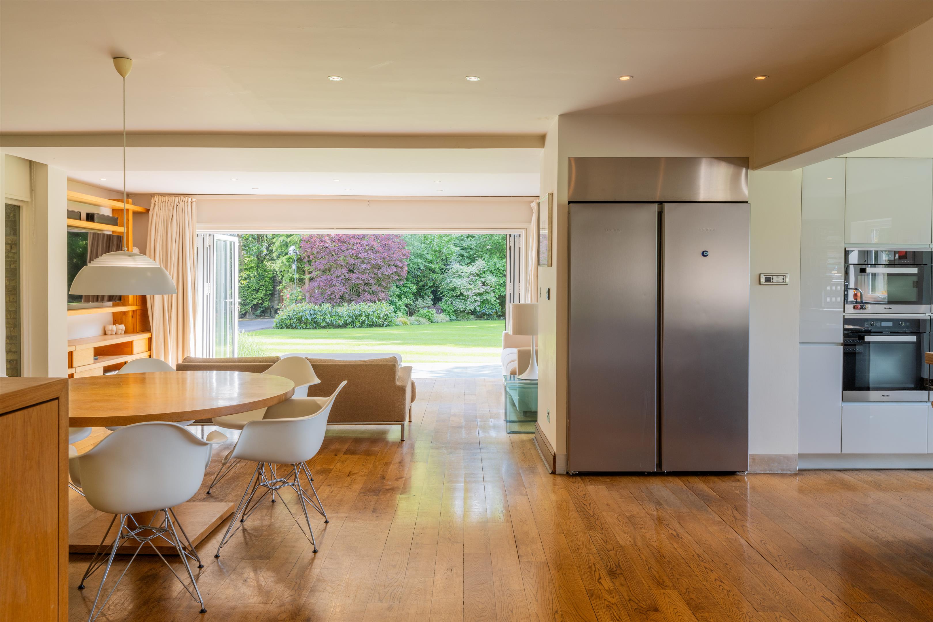 Burtonhole Lane, London, NW7