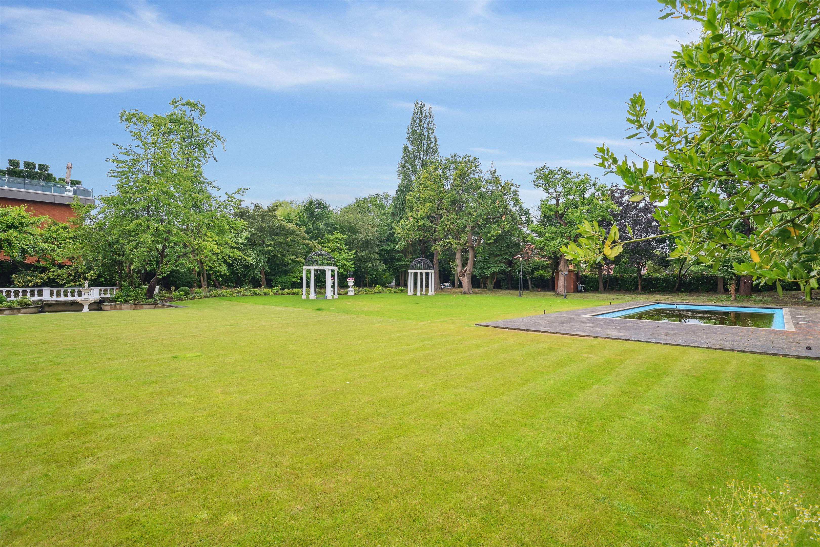 The Bishops Avenue, London, N2
