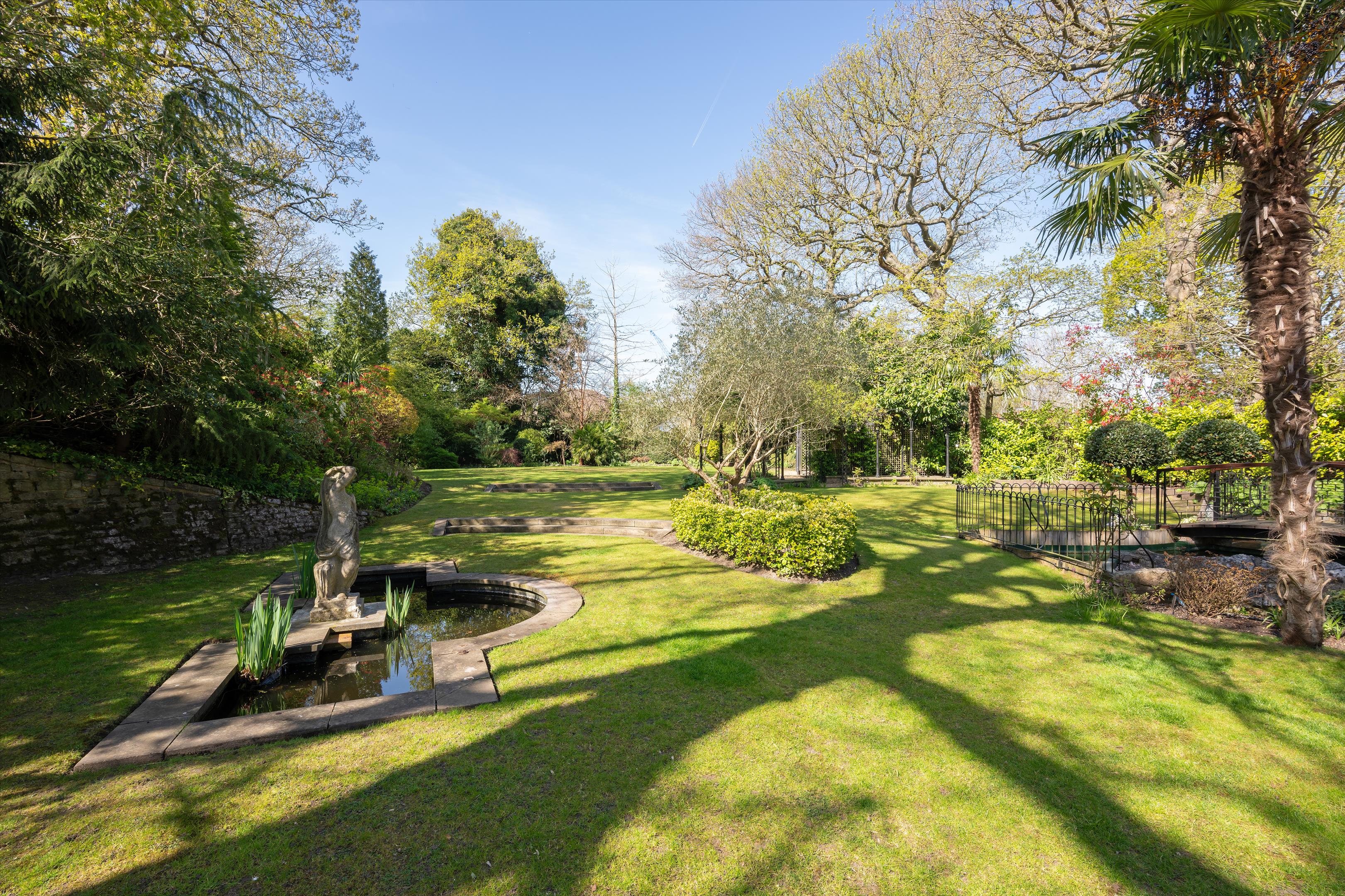 Courtenay Avenue, Highgate, London, N6
