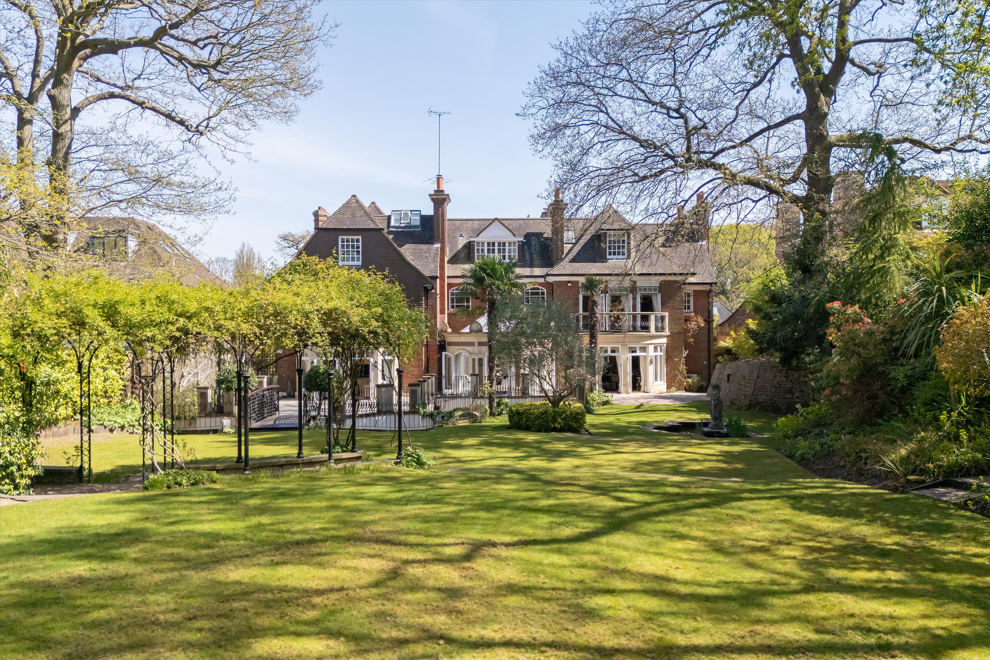 Courtenay Avenue, Highgate, London, N6