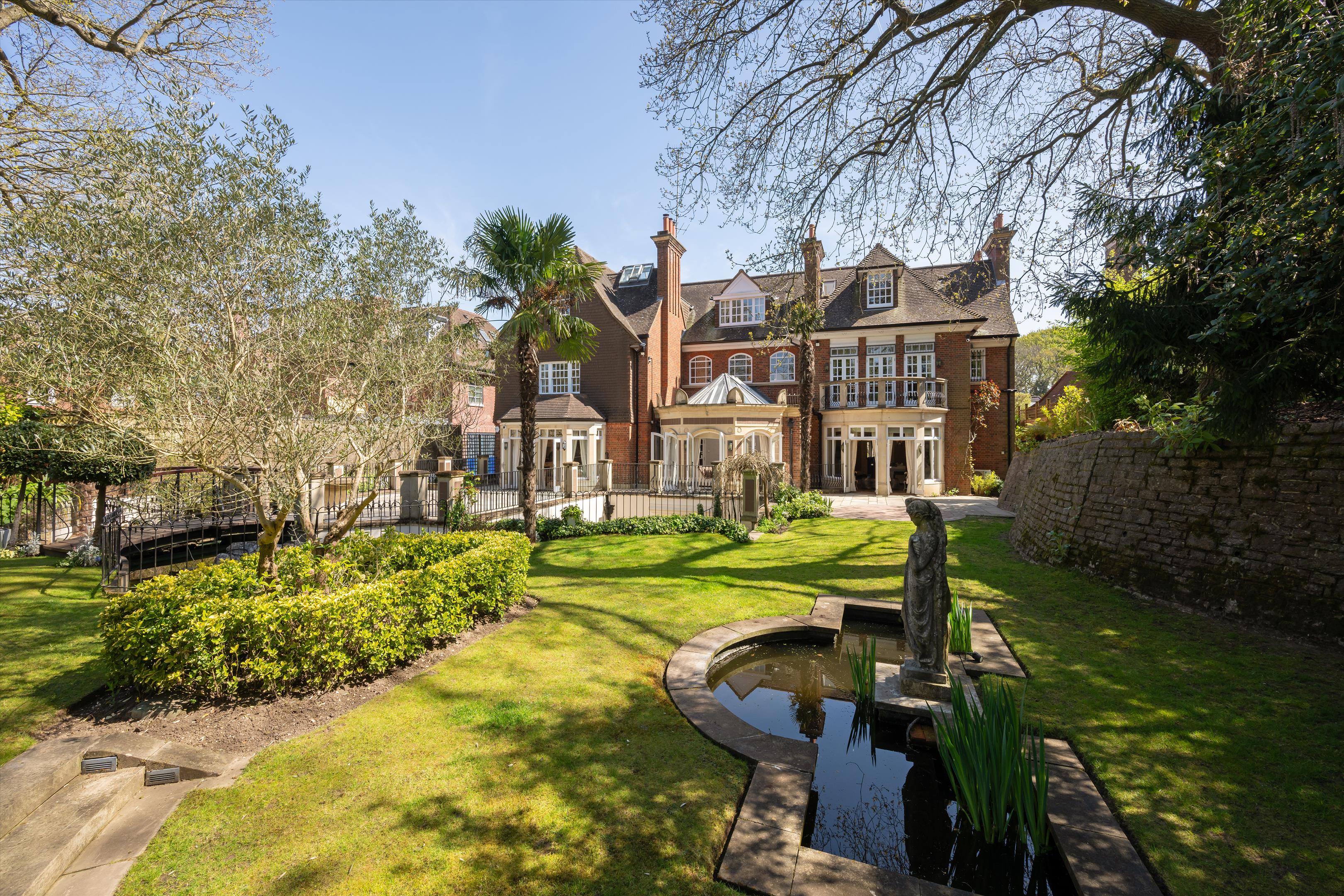 Courtenay Avenue, Highgate, London, N6