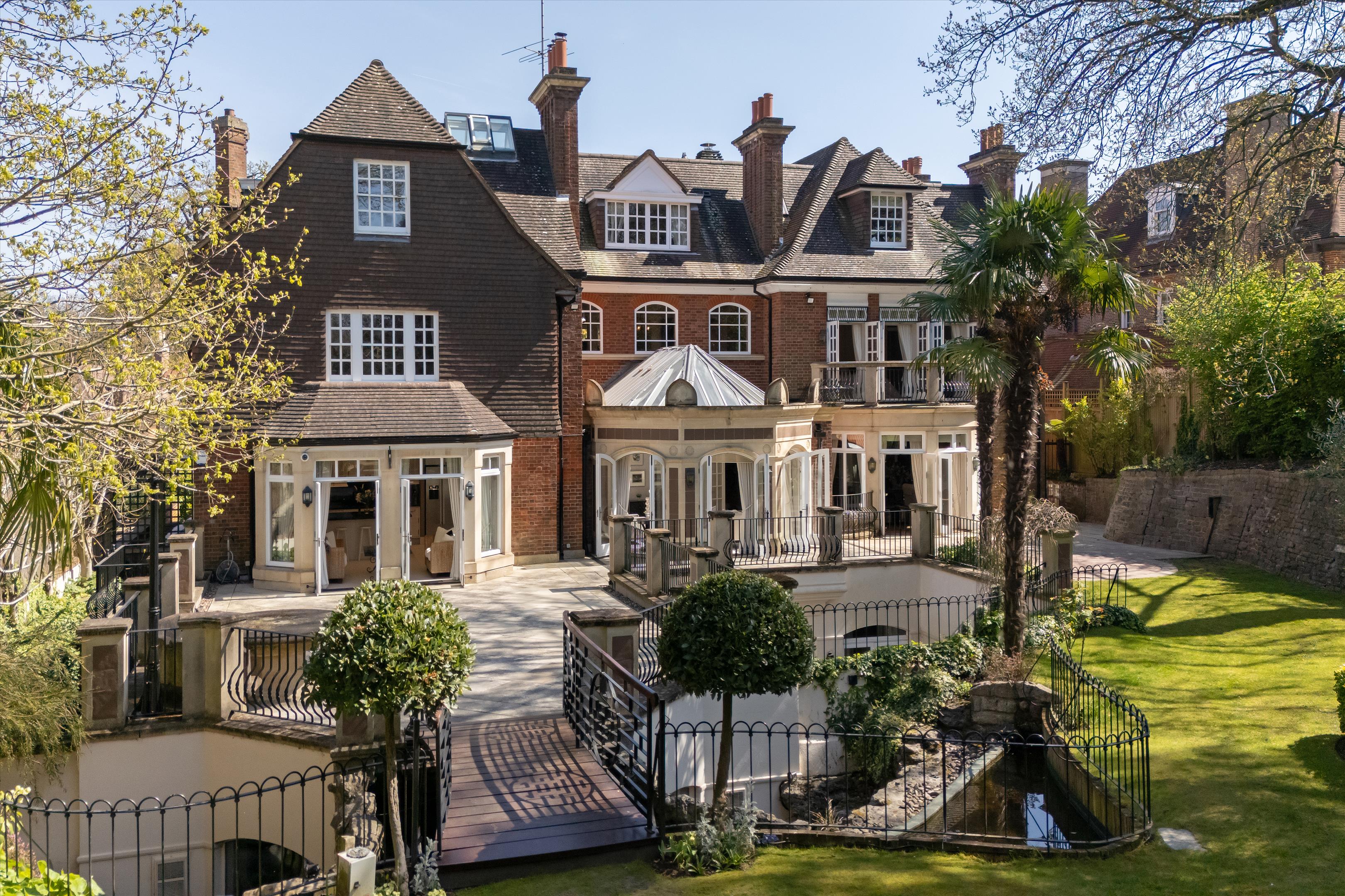 Courtenay Avenue, Highgate, London, N6