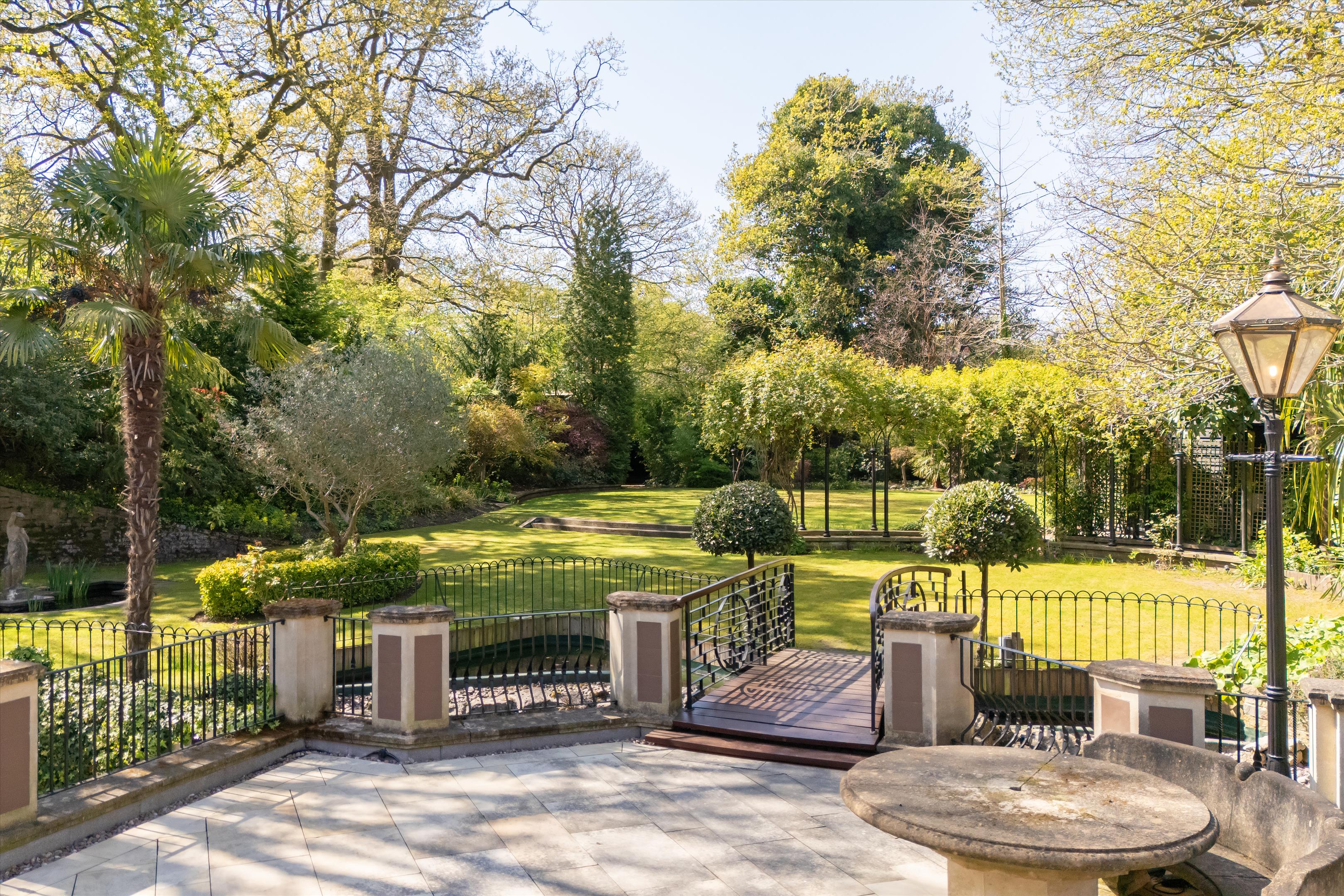Courtenay Avenue, Highgate, London, N6