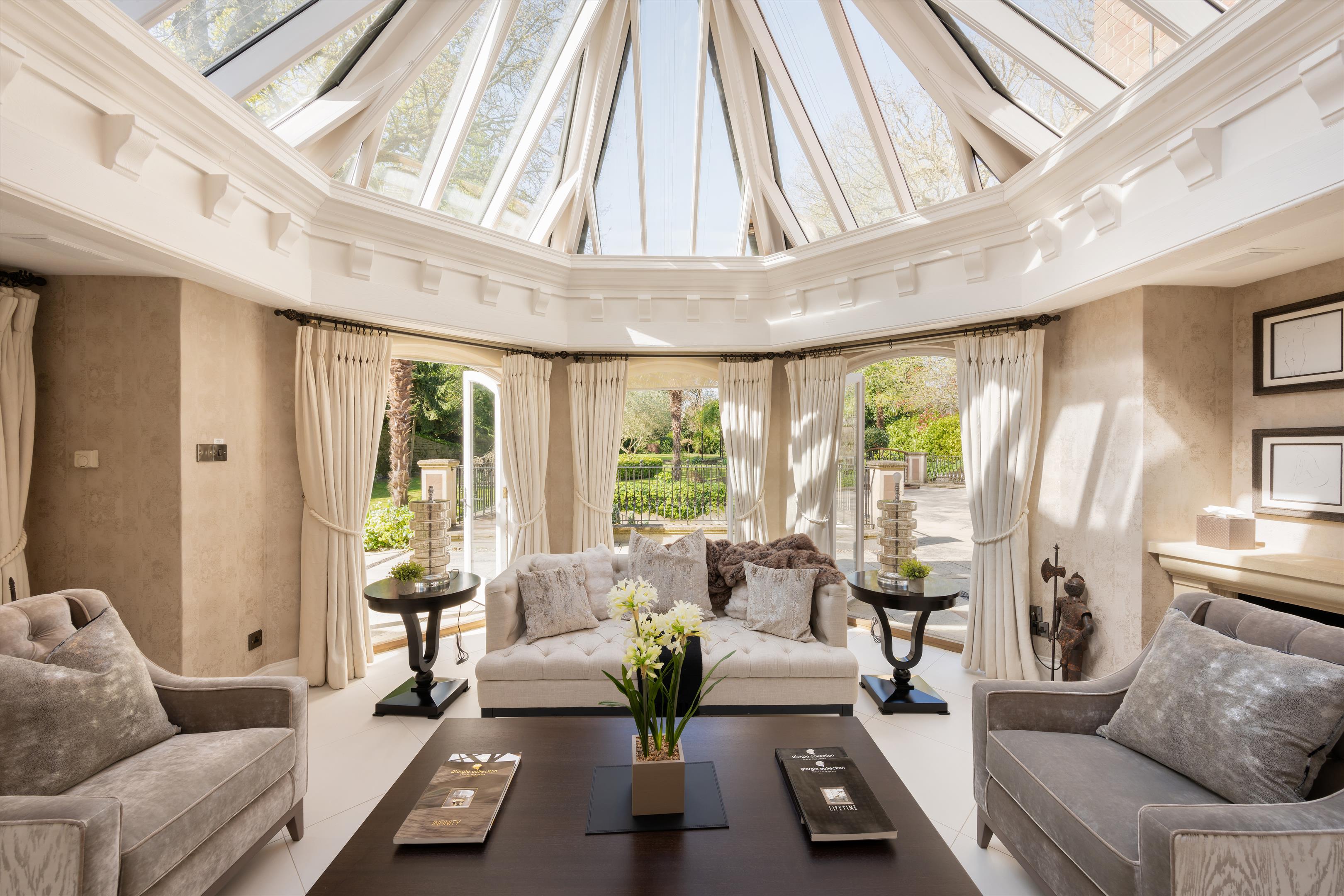 Courtenay Avenue, Highgate, London, N6