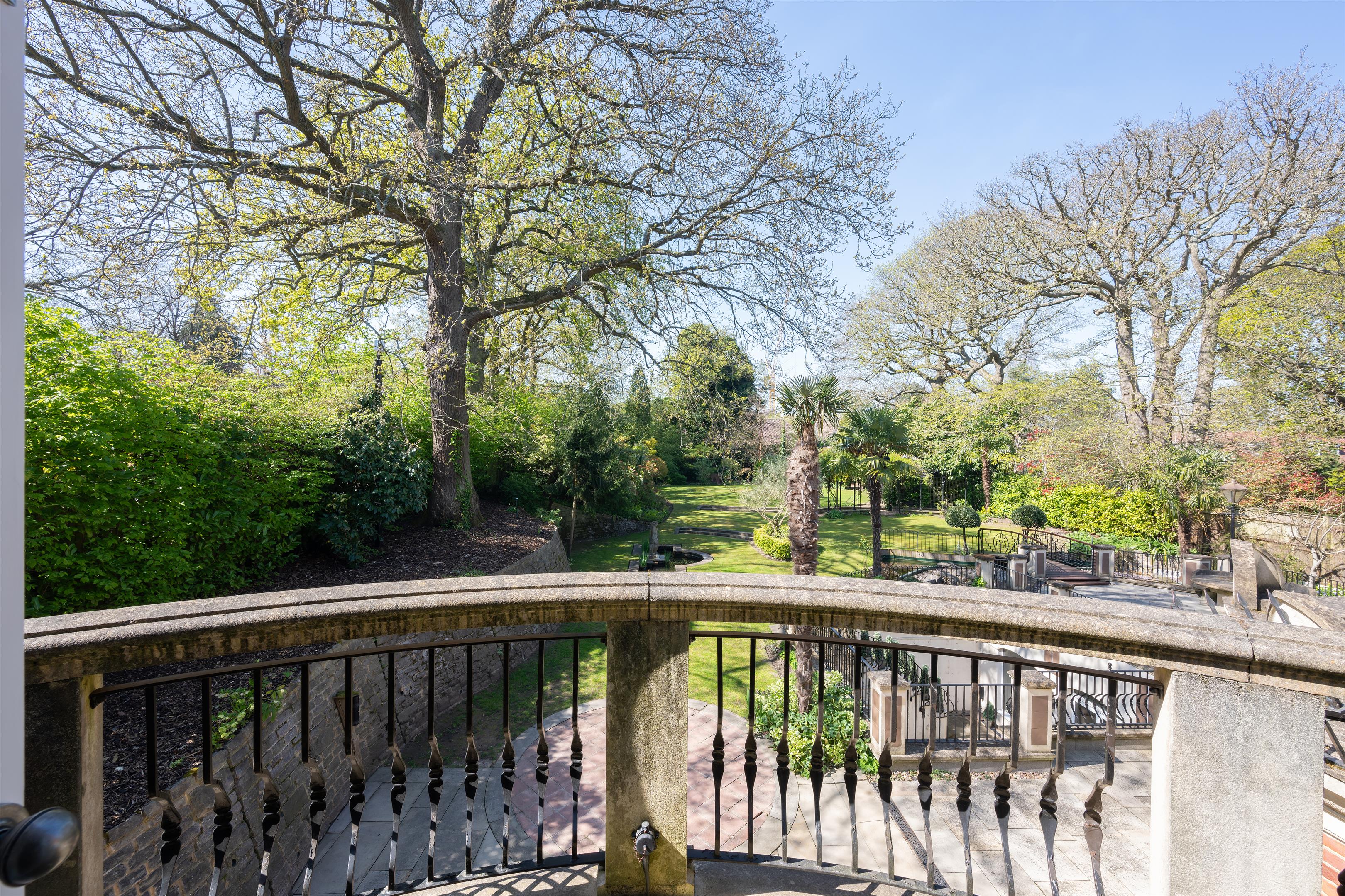 Courtenay Avenue, Highgate, London, N6