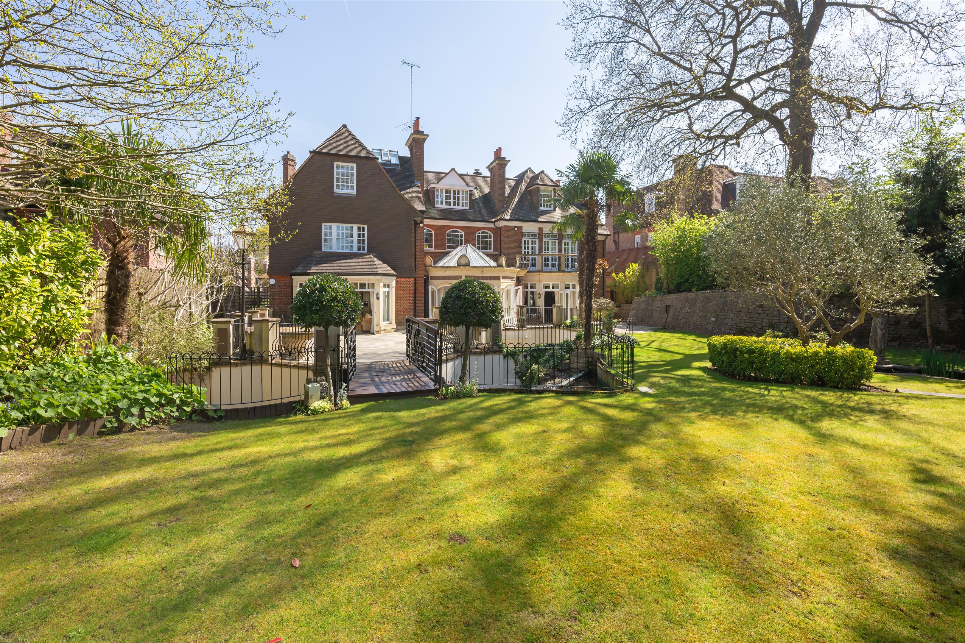 Courtenay Avenue, Highgate, London, N6