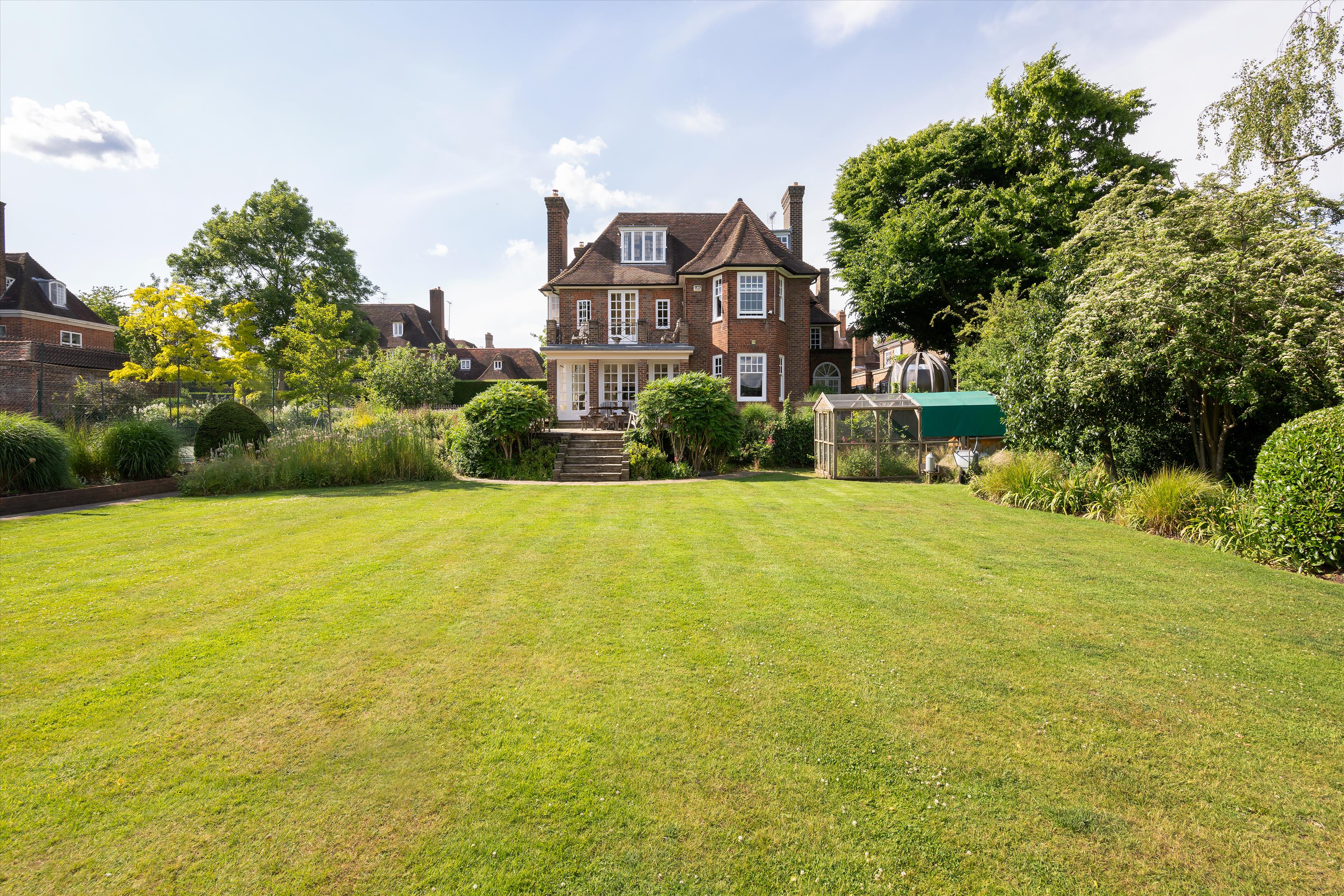 Linnell Drive, London, NW11