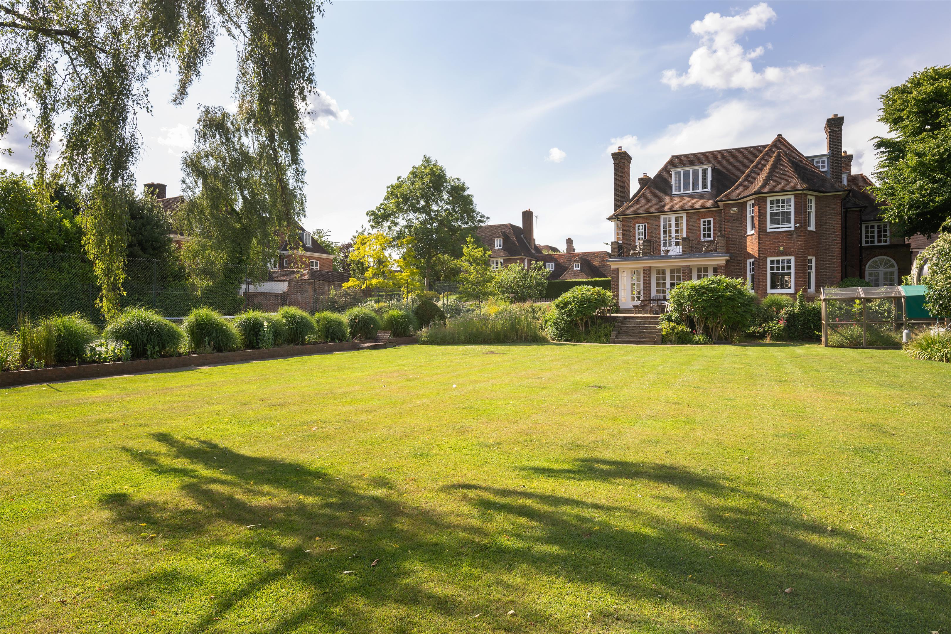 Linnell Drive, London, NW11