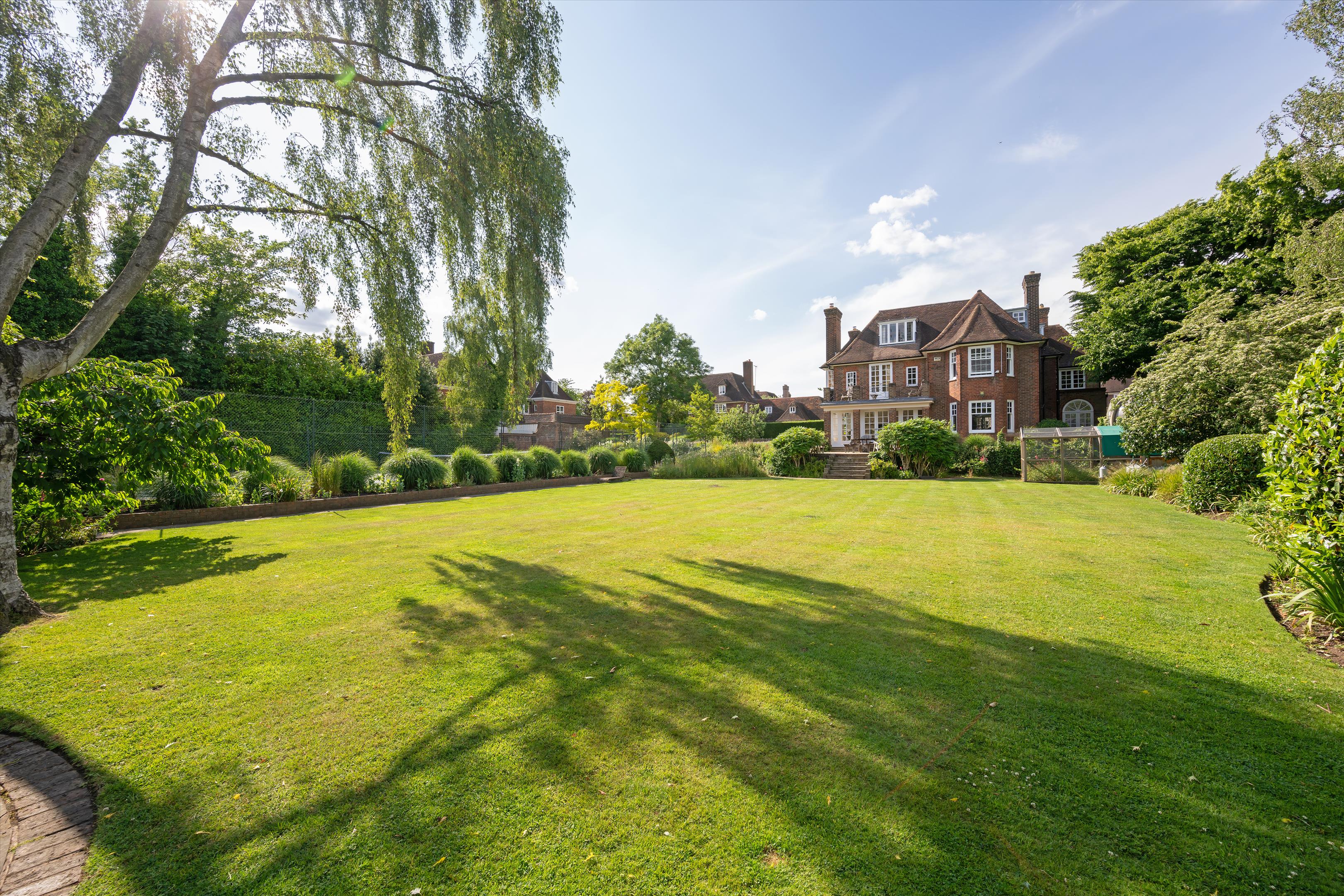 Linnell Drive, London, NW11