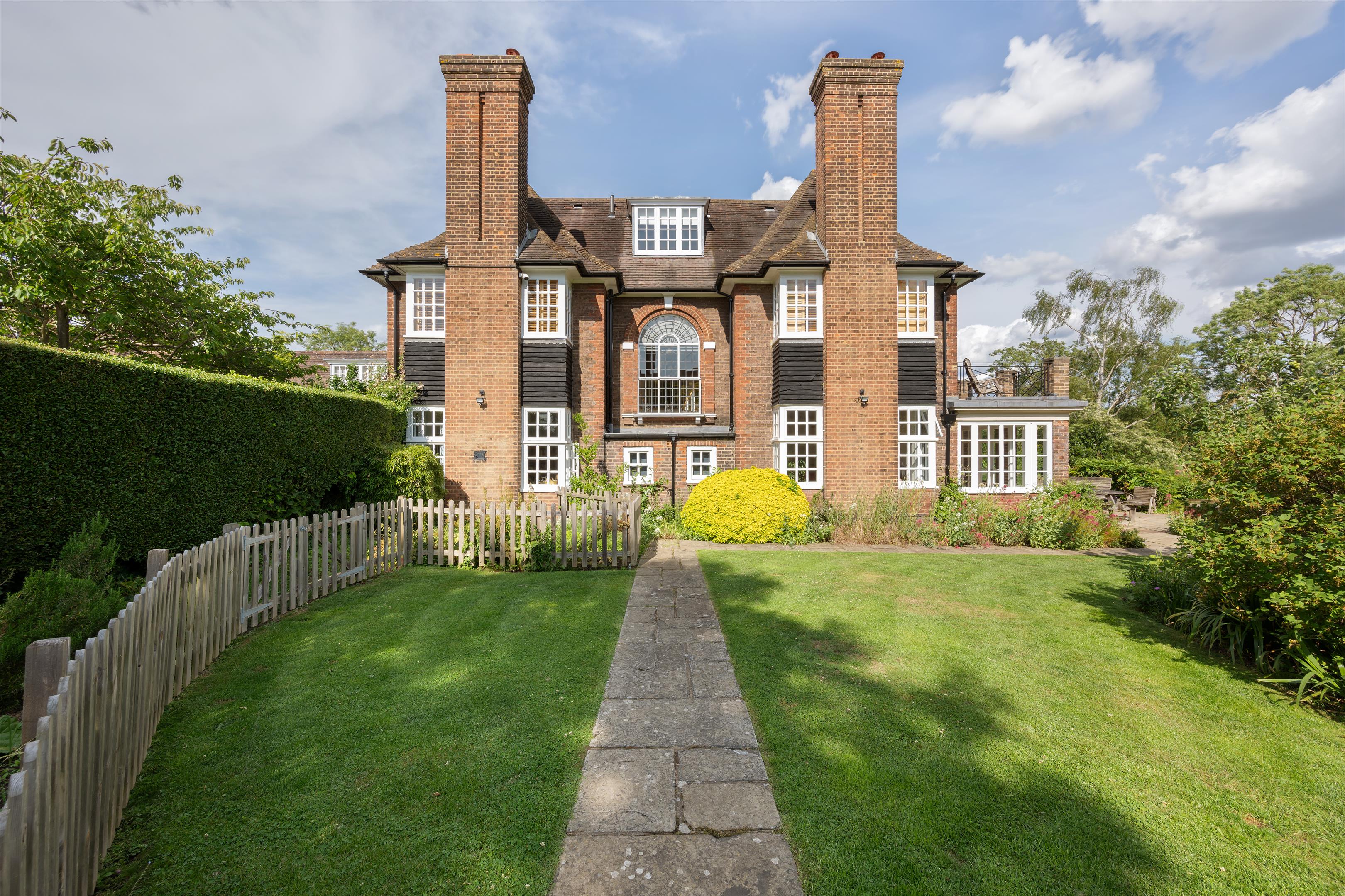 Linnell Drive, London, NW11