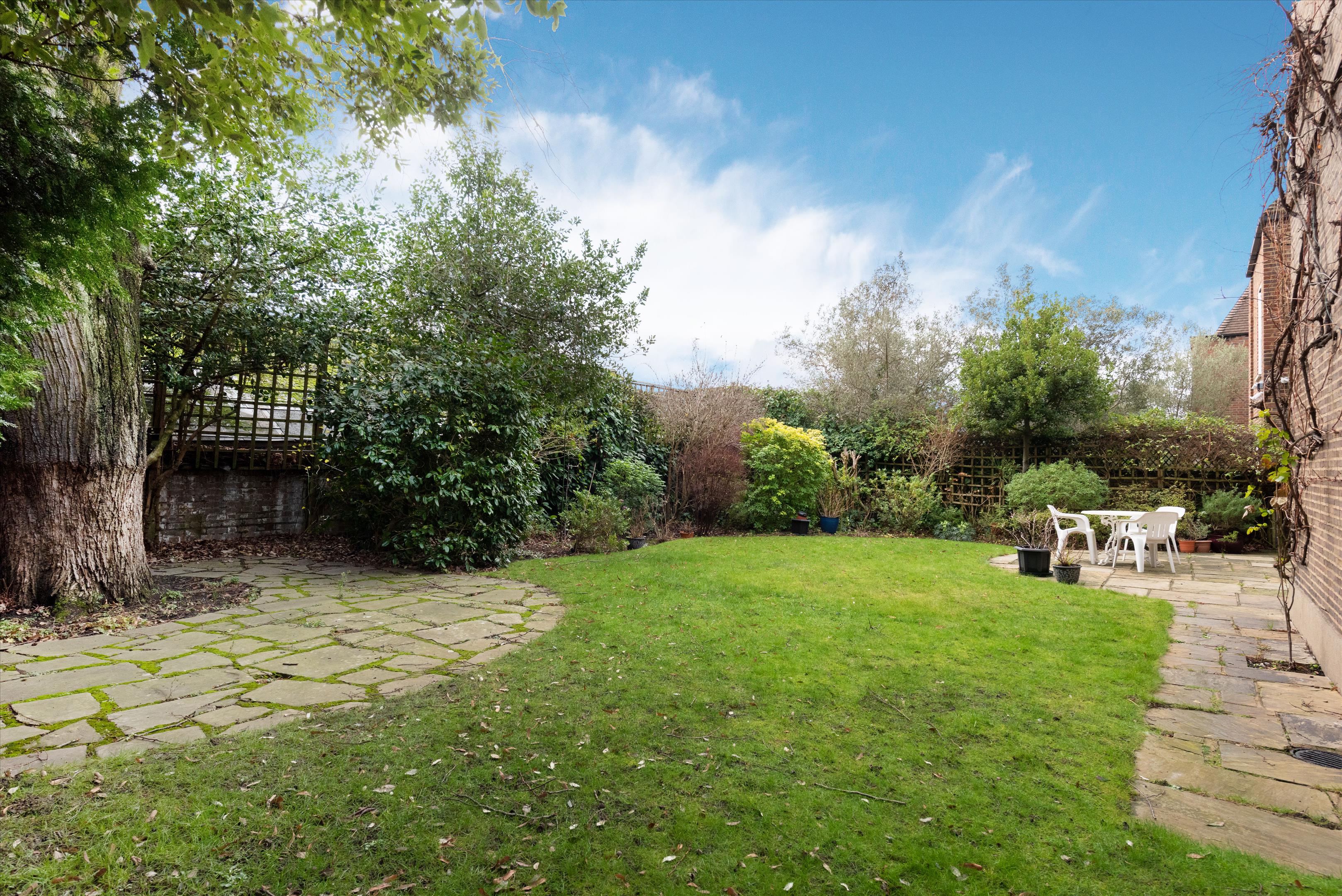 Fitzjohns Avenue, London, NW3