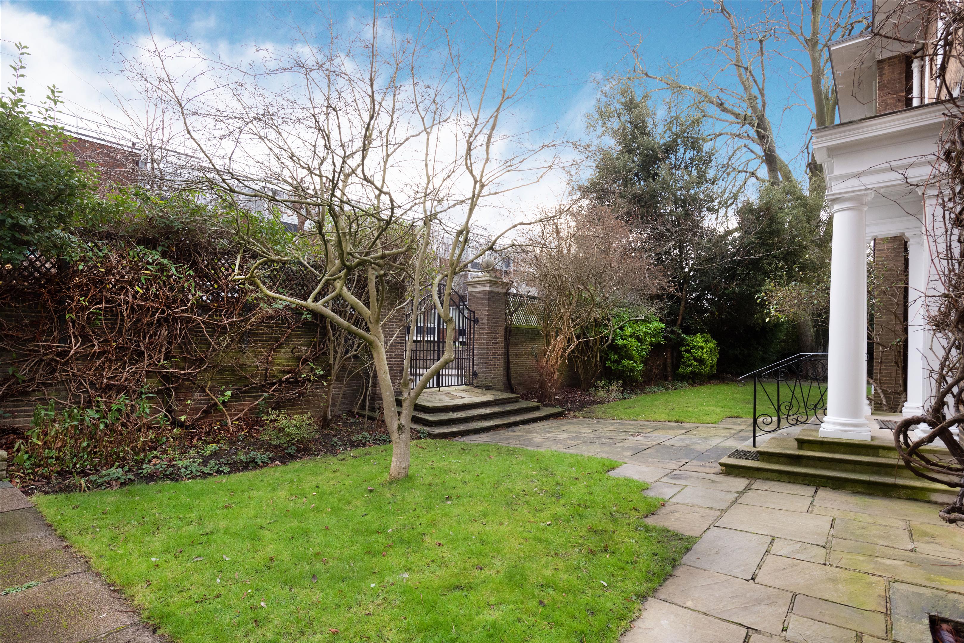 Fitzjohns Avenue, London, NW3