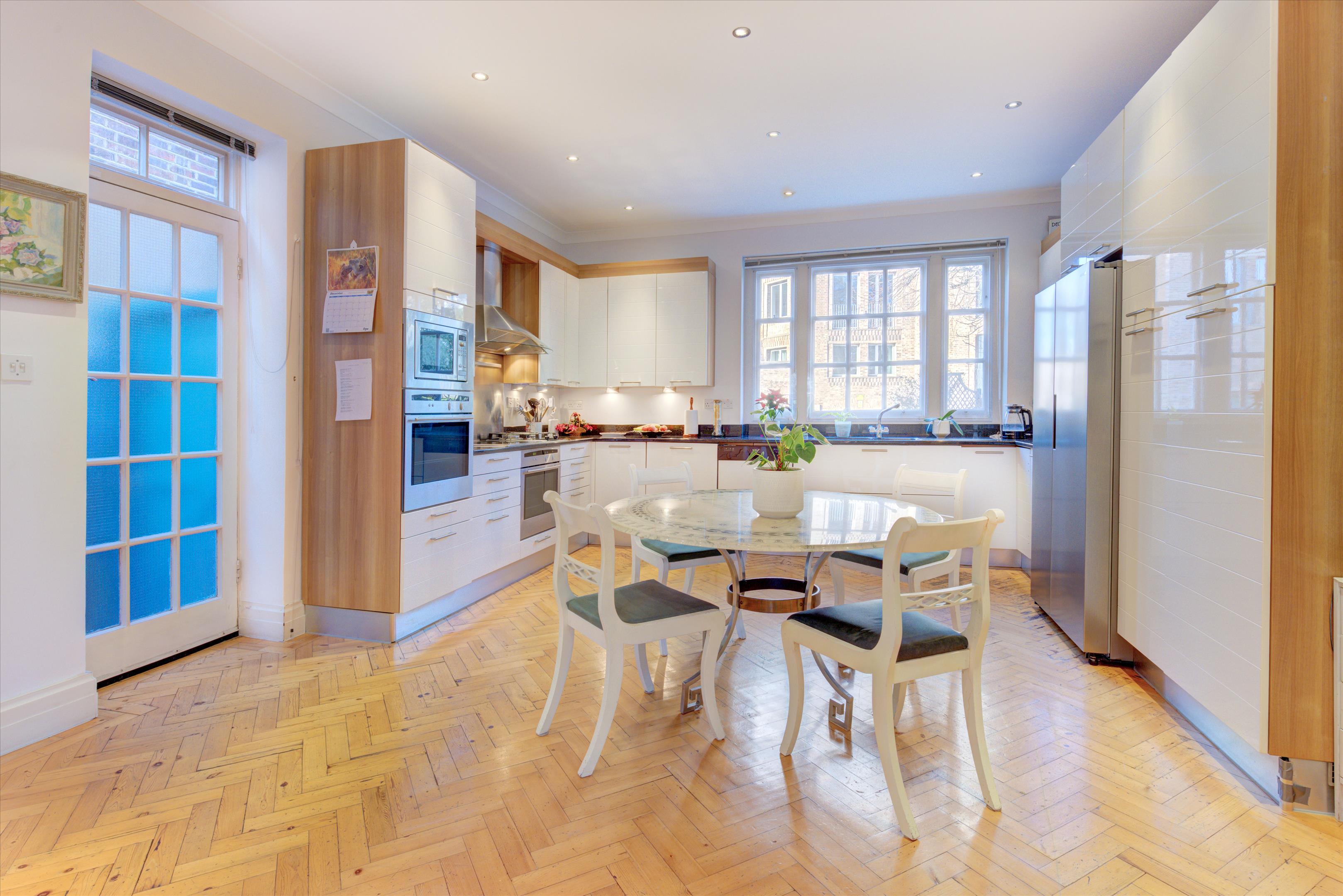 Fitzjohns Avenue, London, NW3
