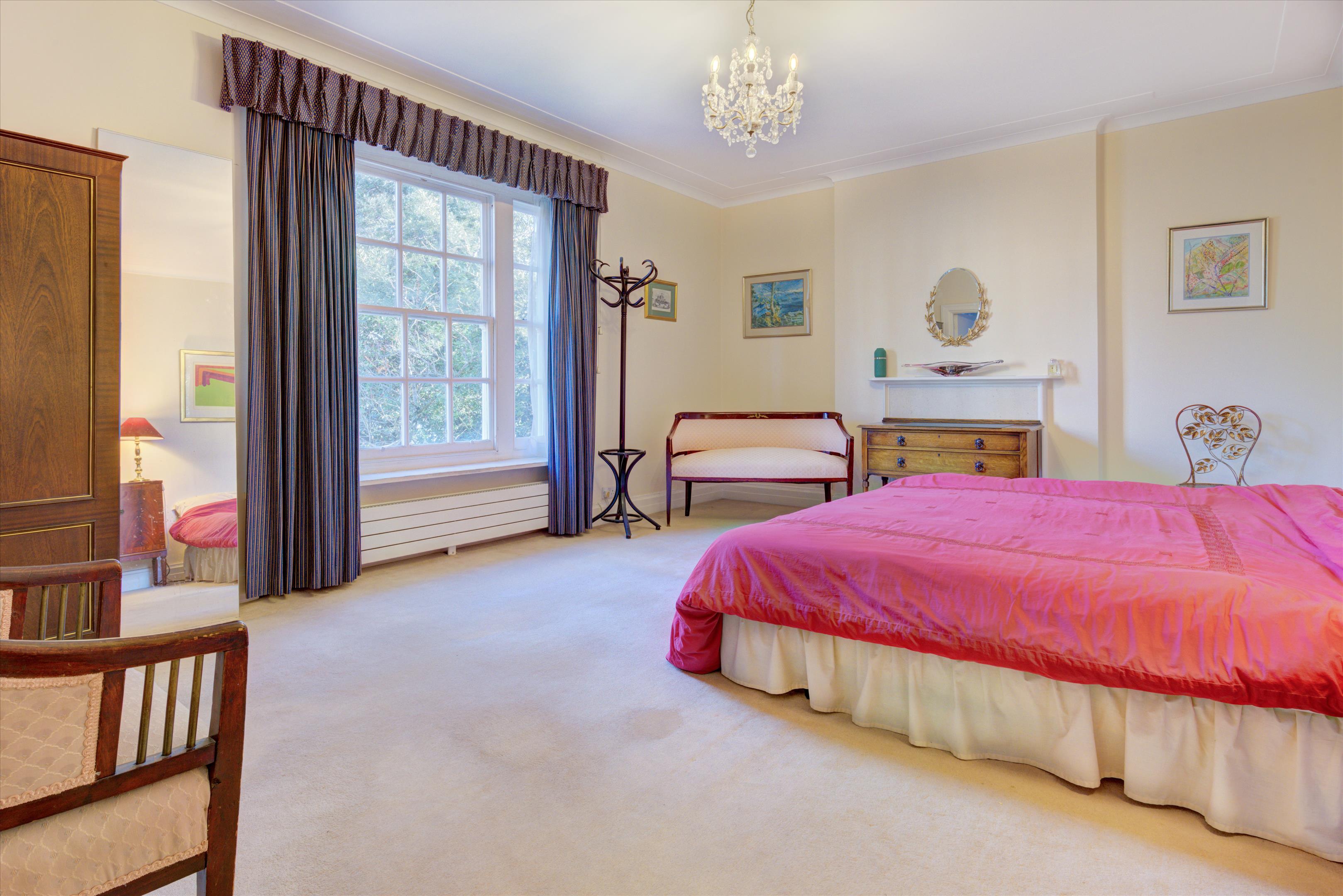 Fitzjohns Avenue, London, NW3