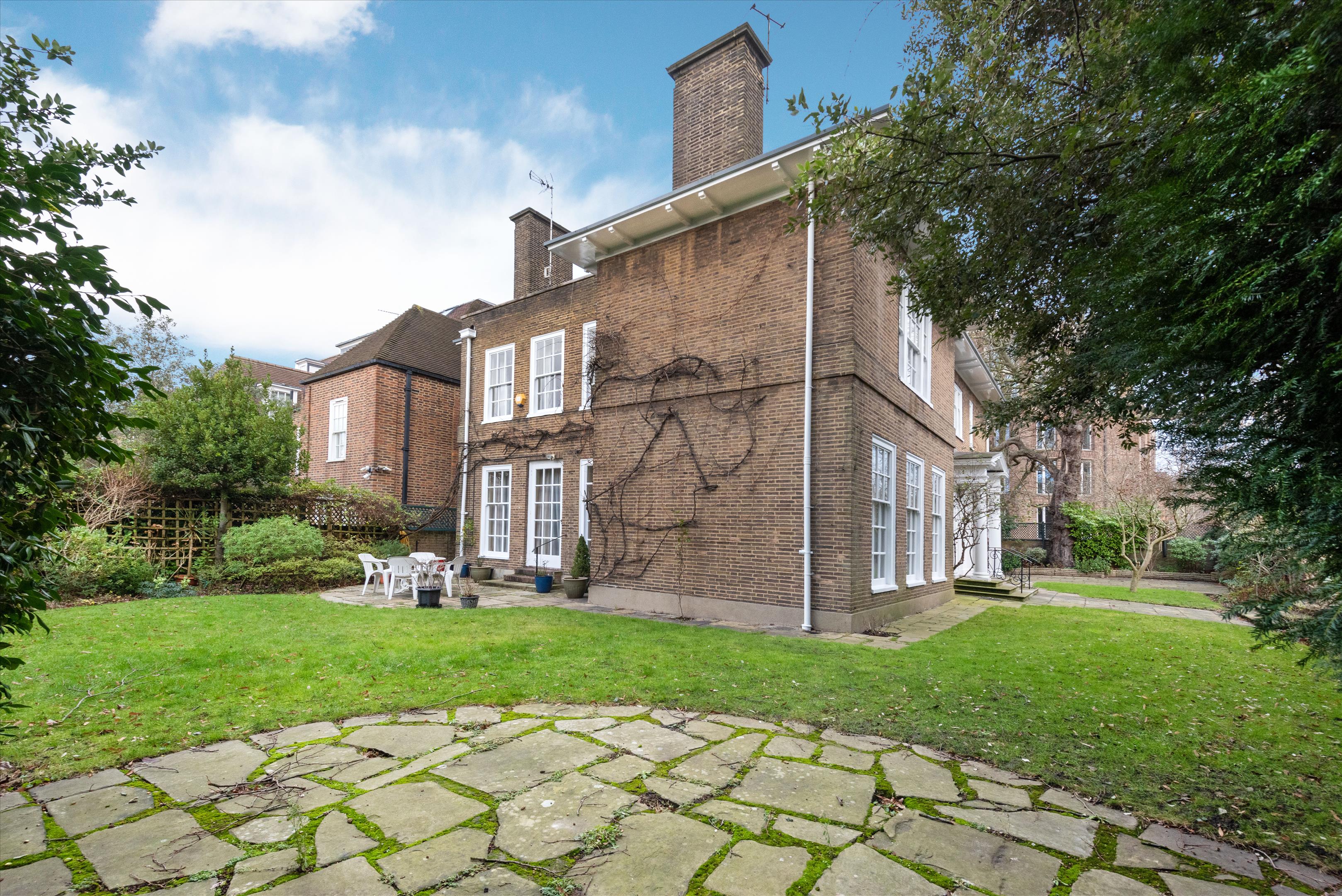Fitzjohns Avenue, London, NW3
