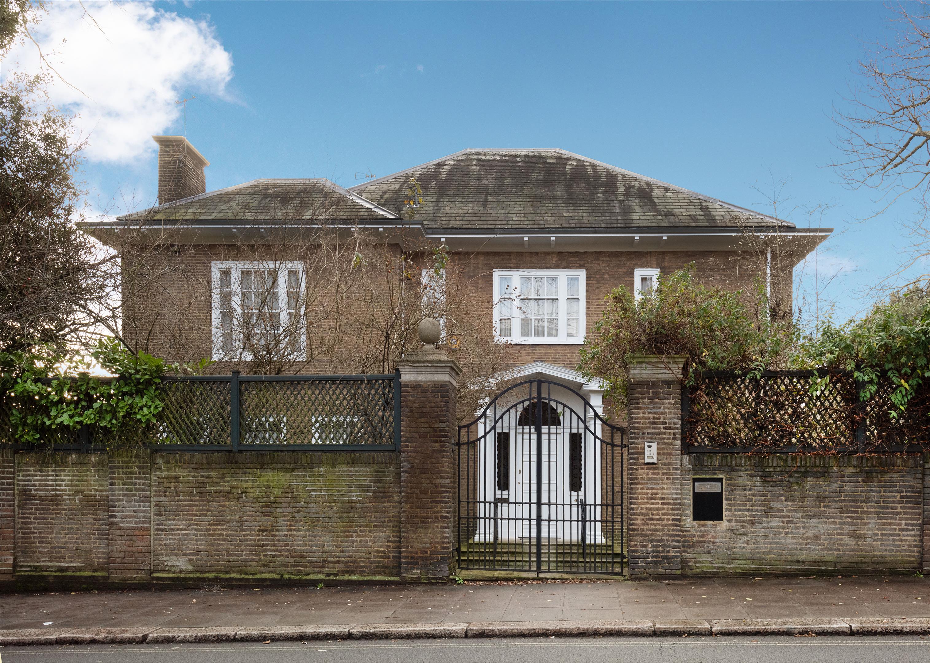 Fitzjohns Avenue, London, NW3